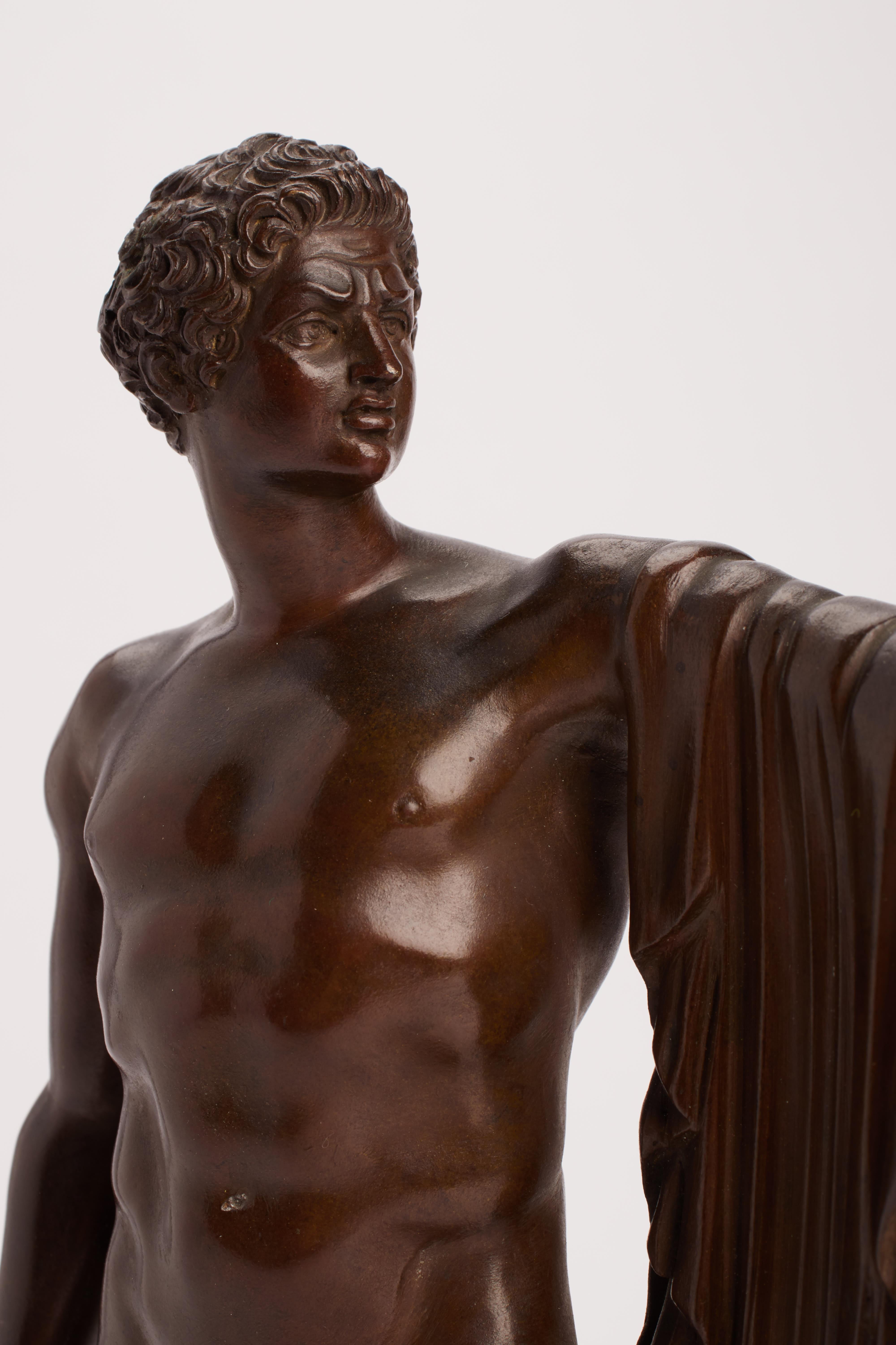 Bronzo neoclassico del Grand Tour raffigurante un guerriero, Roma 1840. in vendita 1