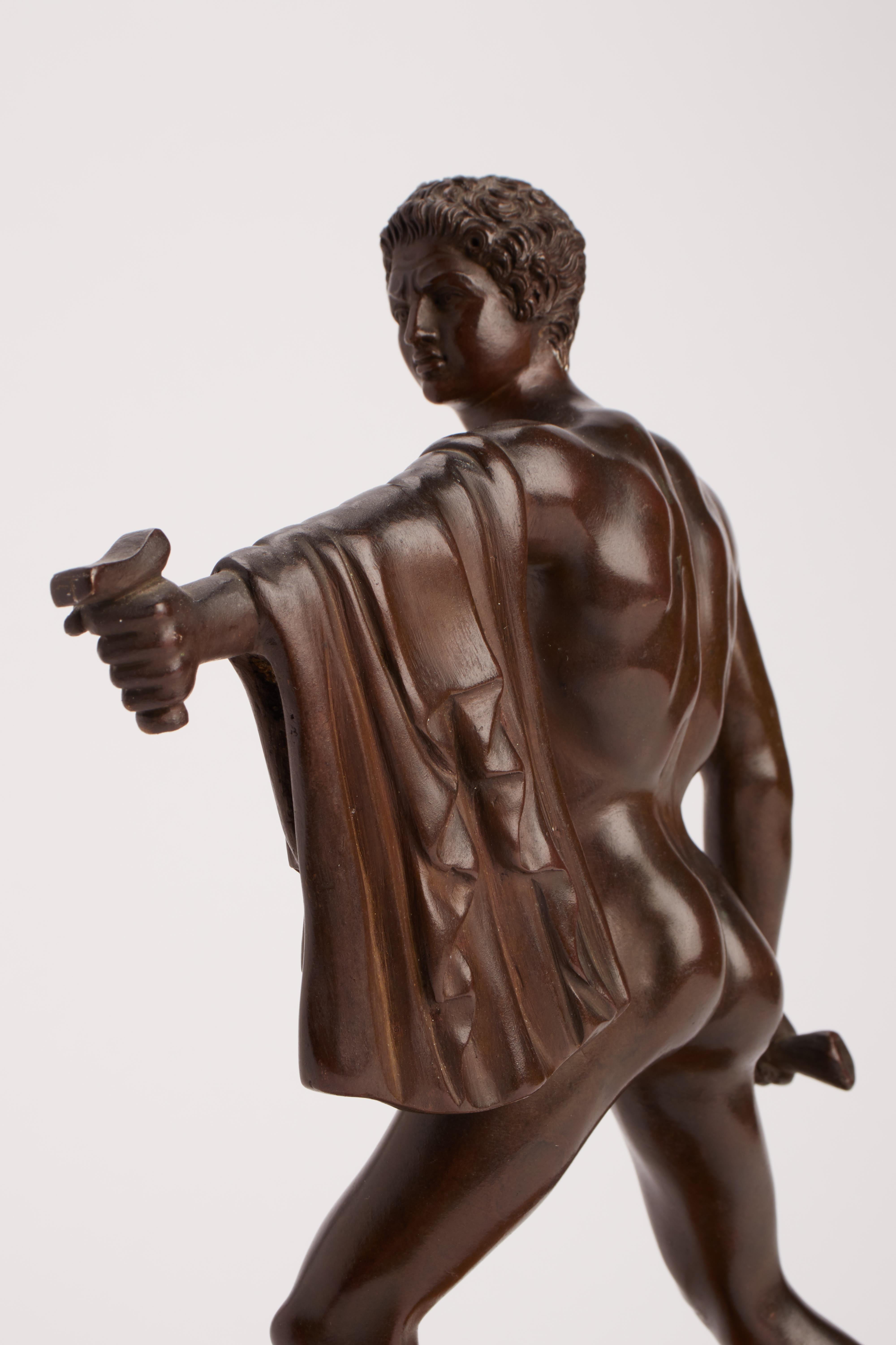 Bronzo neoclassico del Grand Tour raffigurante un guerriero, Roma 1840. in vendita 2
