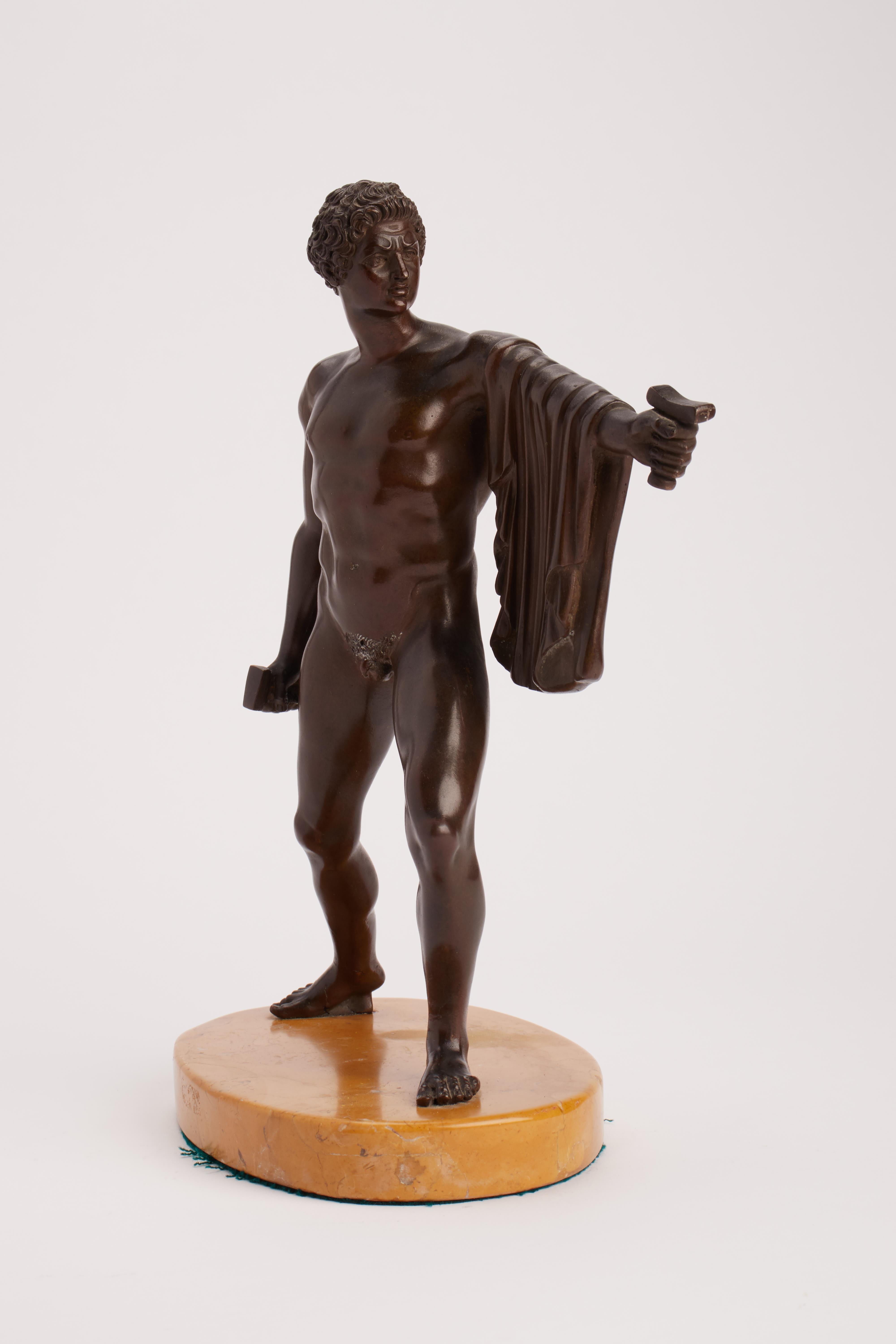 Extremely refined neoclassical Grand Tour bronze sculpture, lost wax process, depicting a warrior Protesilao. Oval base made out of yellow marble from Siena, Rome, Italy, circa 1840.