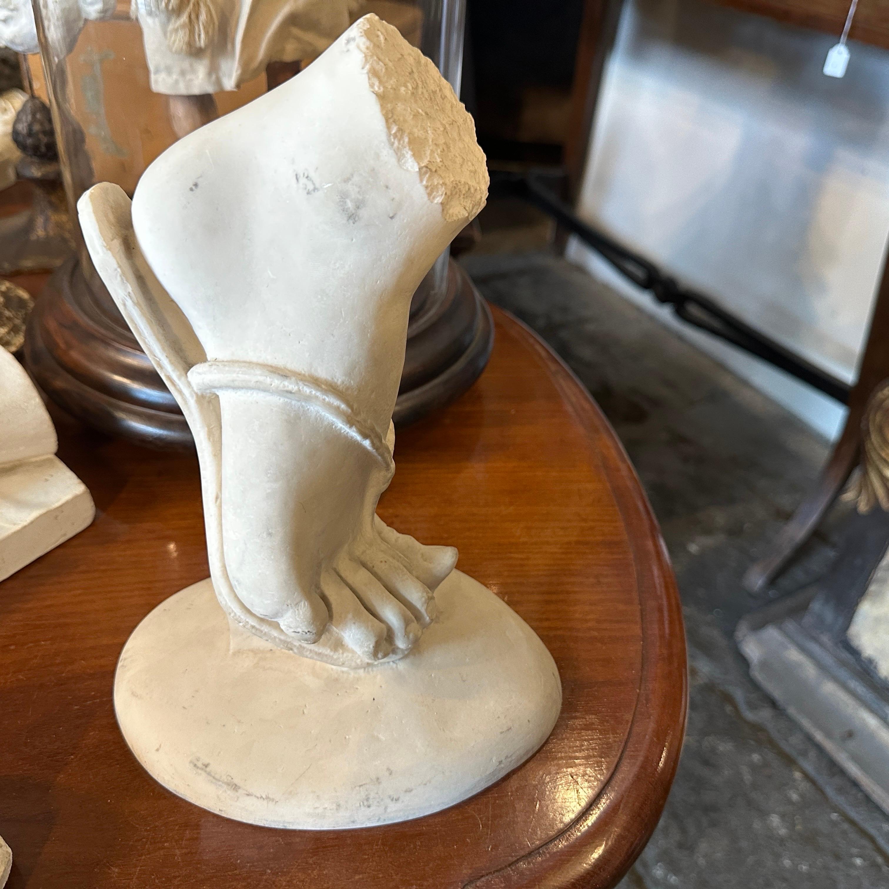 Escultura italiana de alabastro de un pie de renacimiento neoclásico en venta 2