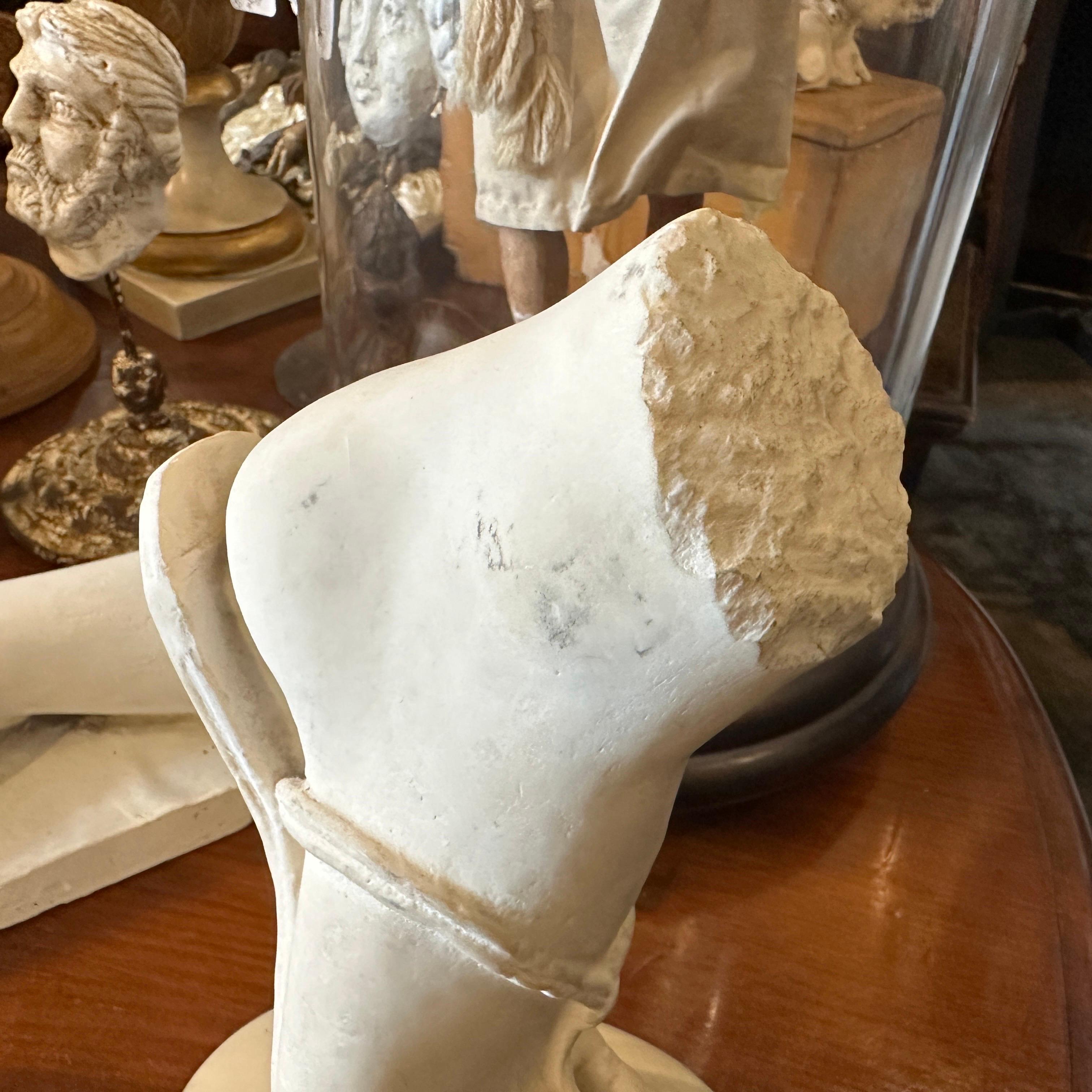 Escultura italiana de alabastro de un pie de renacimiento neoclásico Italiano en venta