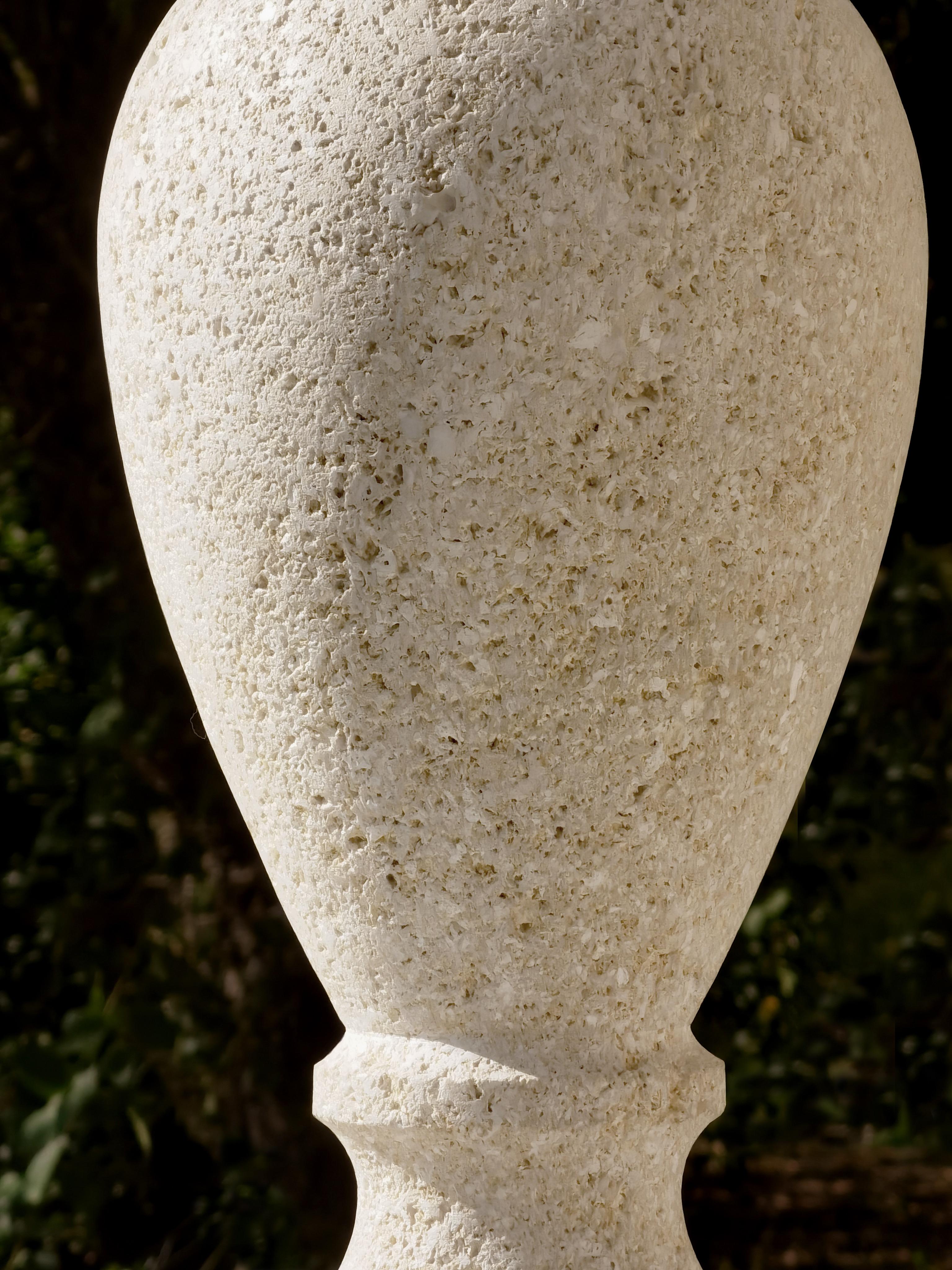 Néoclassique LAMPE DE TABLE NEOCLASSIC SHABBY-CHIC en pierre dans le style Albert Tormos, France 1970 en vente