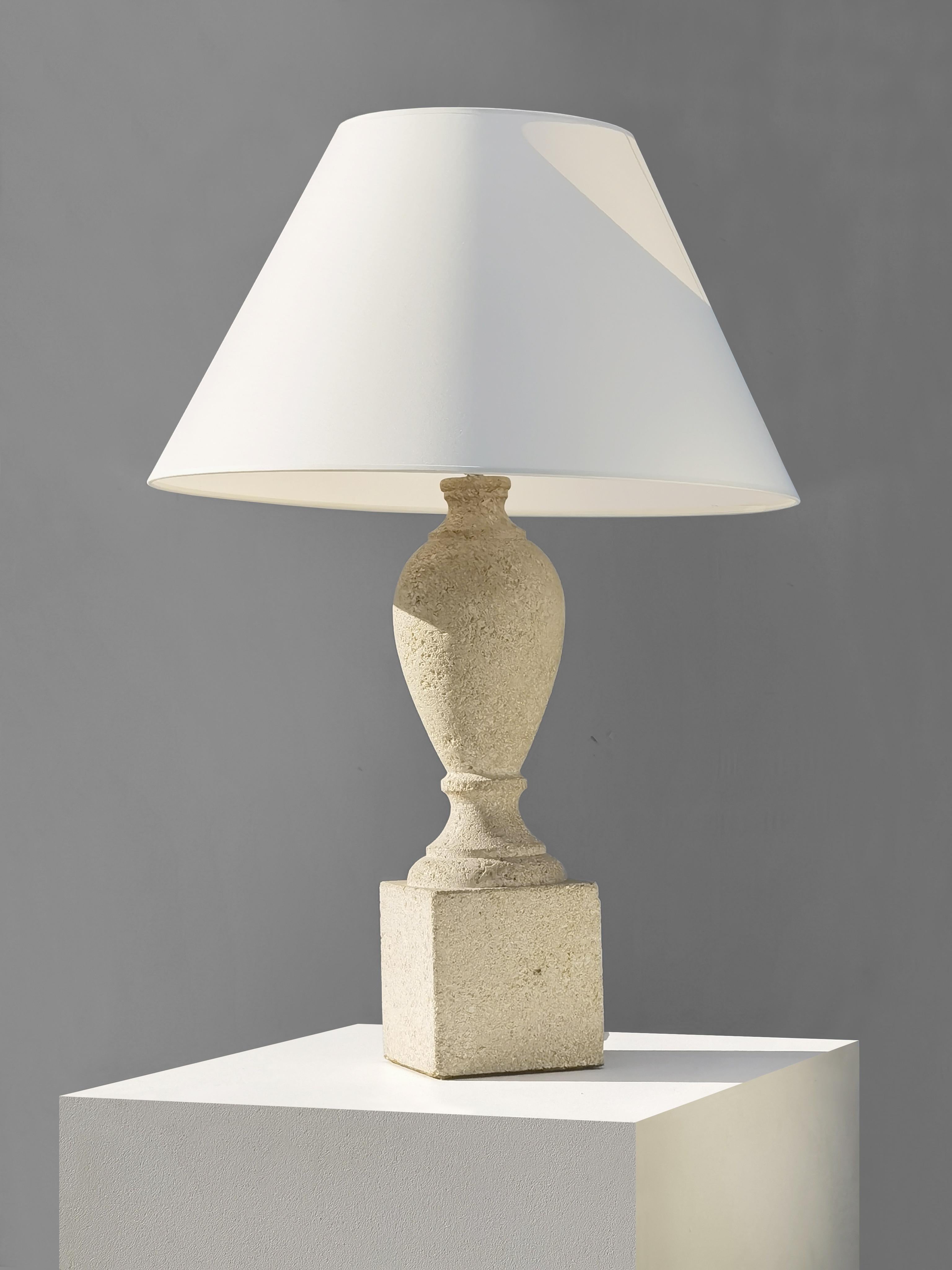LÁMPARA DE MESA DE PIEDRA NEOCLÁSICA SHABBY-CHIC de estilo Albert TORMOS, Francia 1970 finales del siglo XX en venta