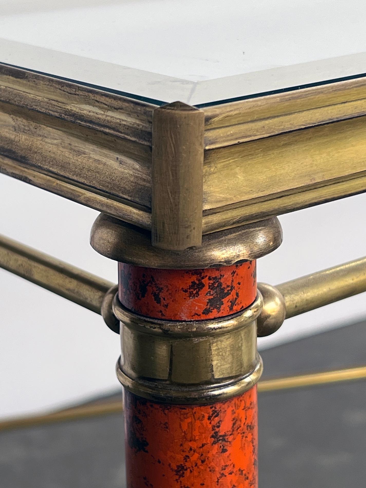 Espagnol Table rectangulaire de style néoclassique en bronze et laiton avec plateau en verre en vente