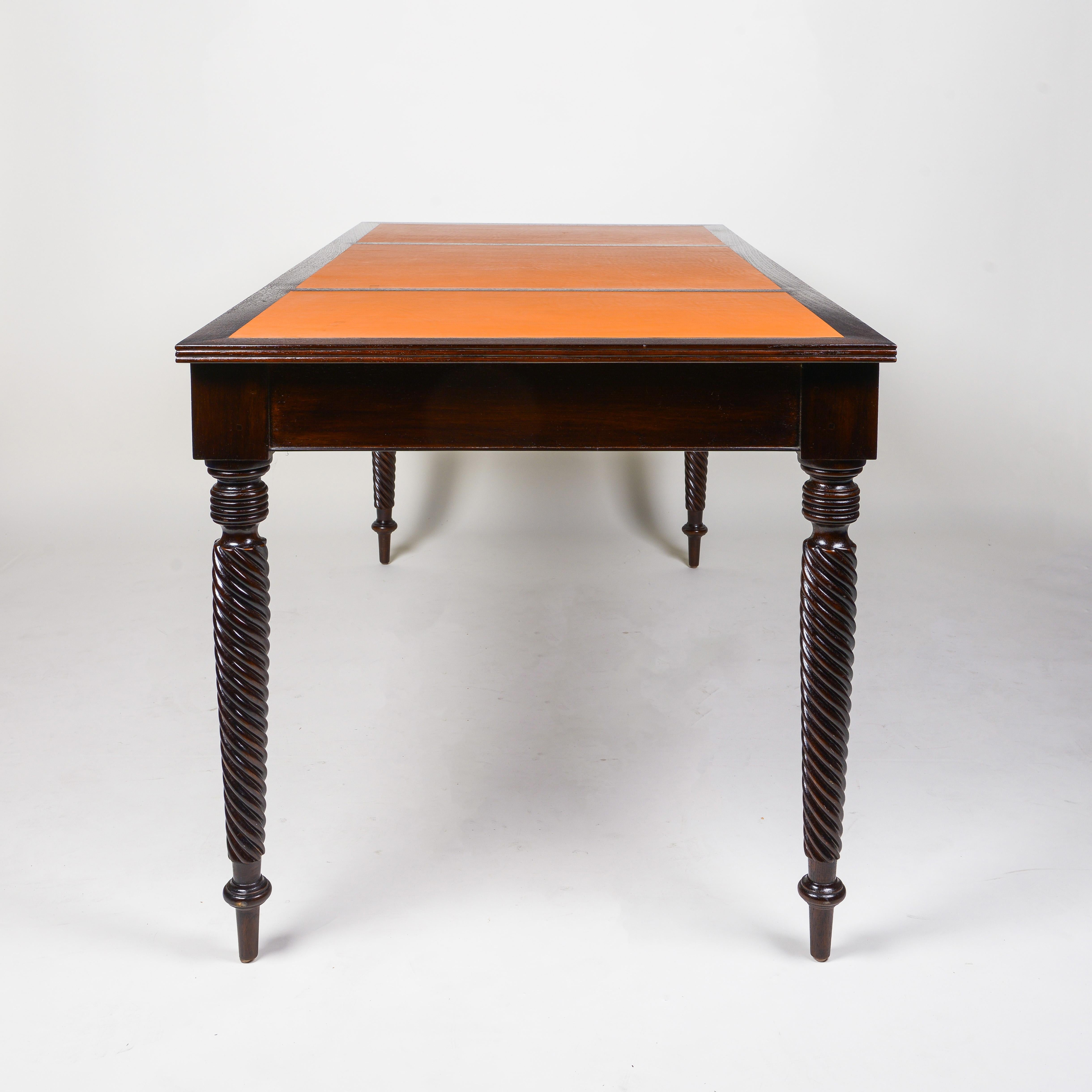 Neoclassical Style Mahogany-Stained Wood and Leather-Lined Writing Table In Excellent Condition For Sale In New York, NY