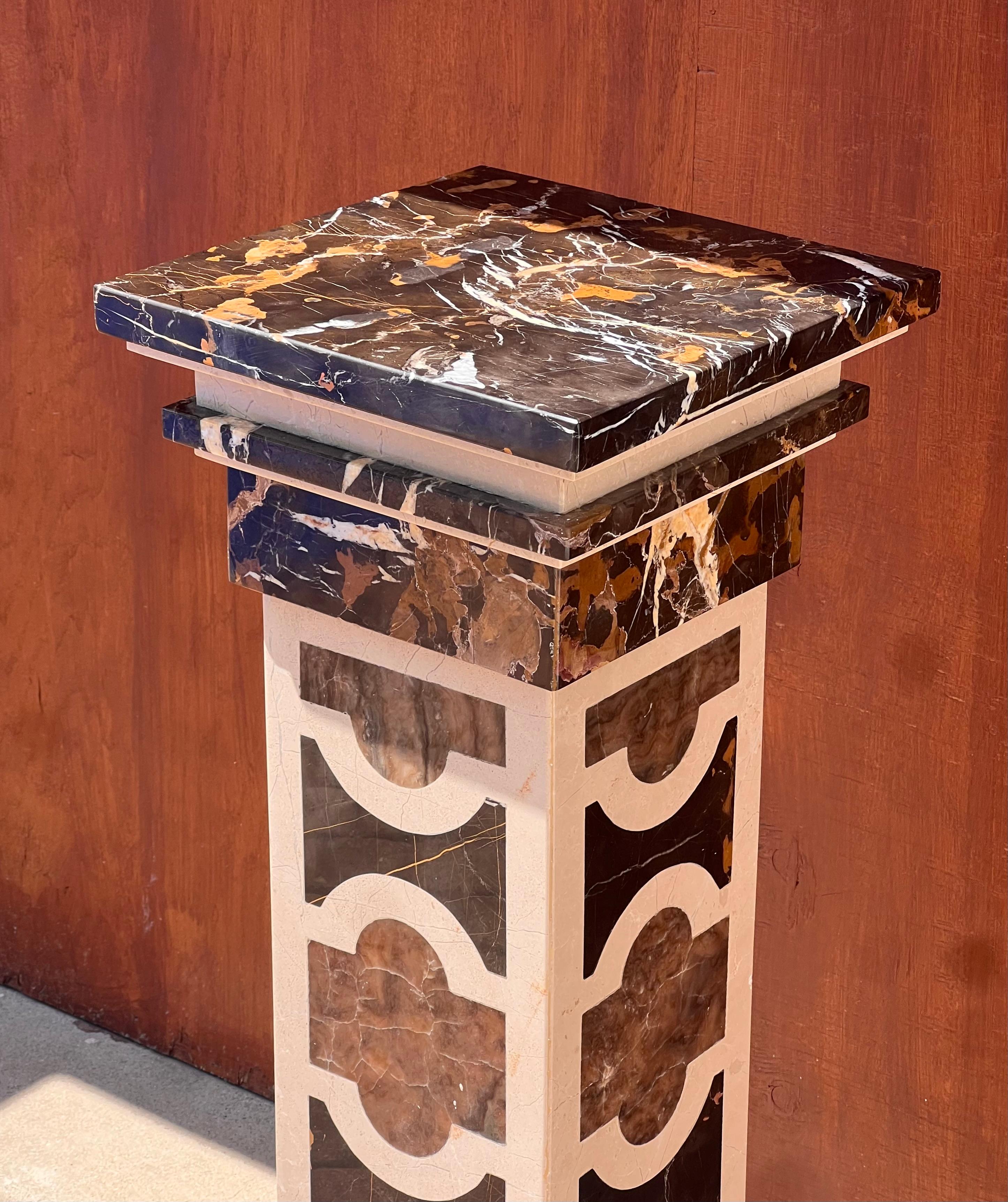 20th Century A neoclassical vintage Italian marble pedestal, 20th century For Sale