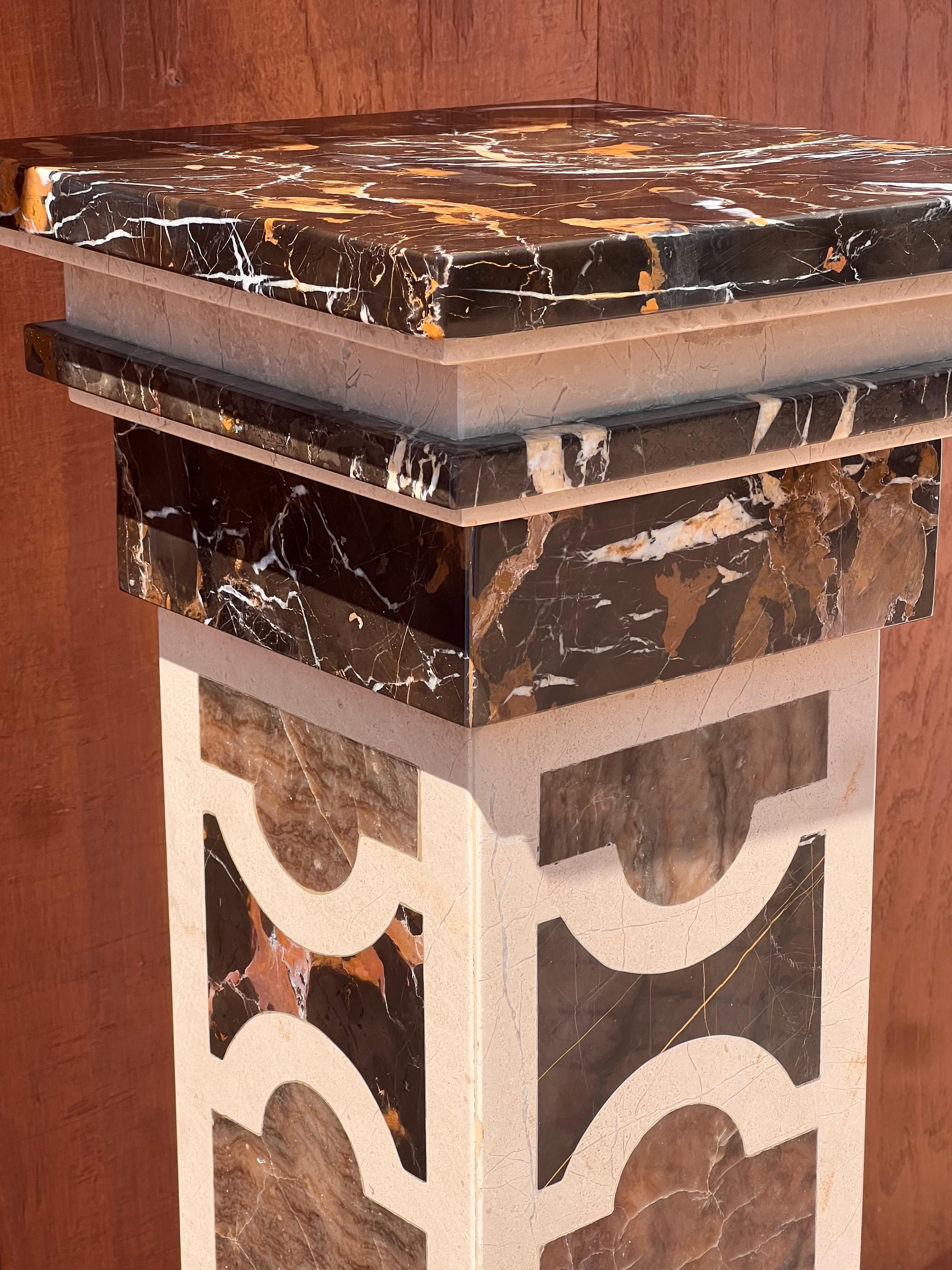 A neoclassical vintage Italian marble pedestal, 20th century For Sale 3