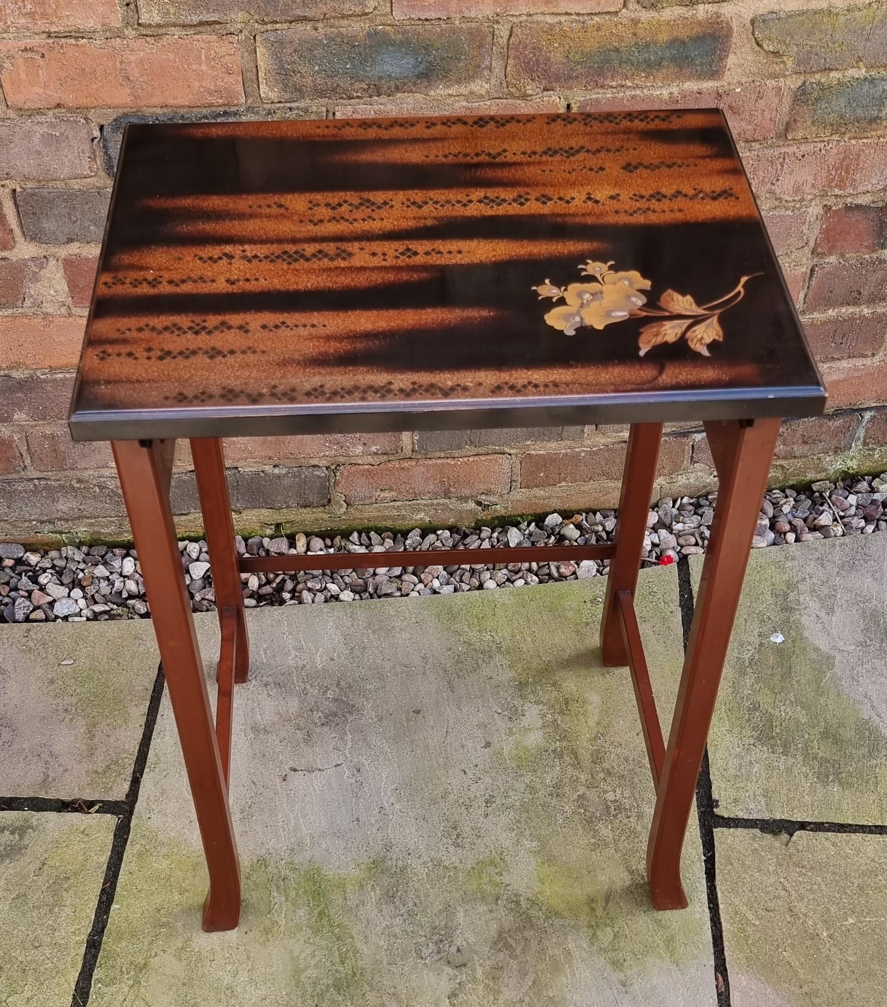 A nest of three Japanese hardwood and lacquer nest of tables circa 1910 For Sale 4