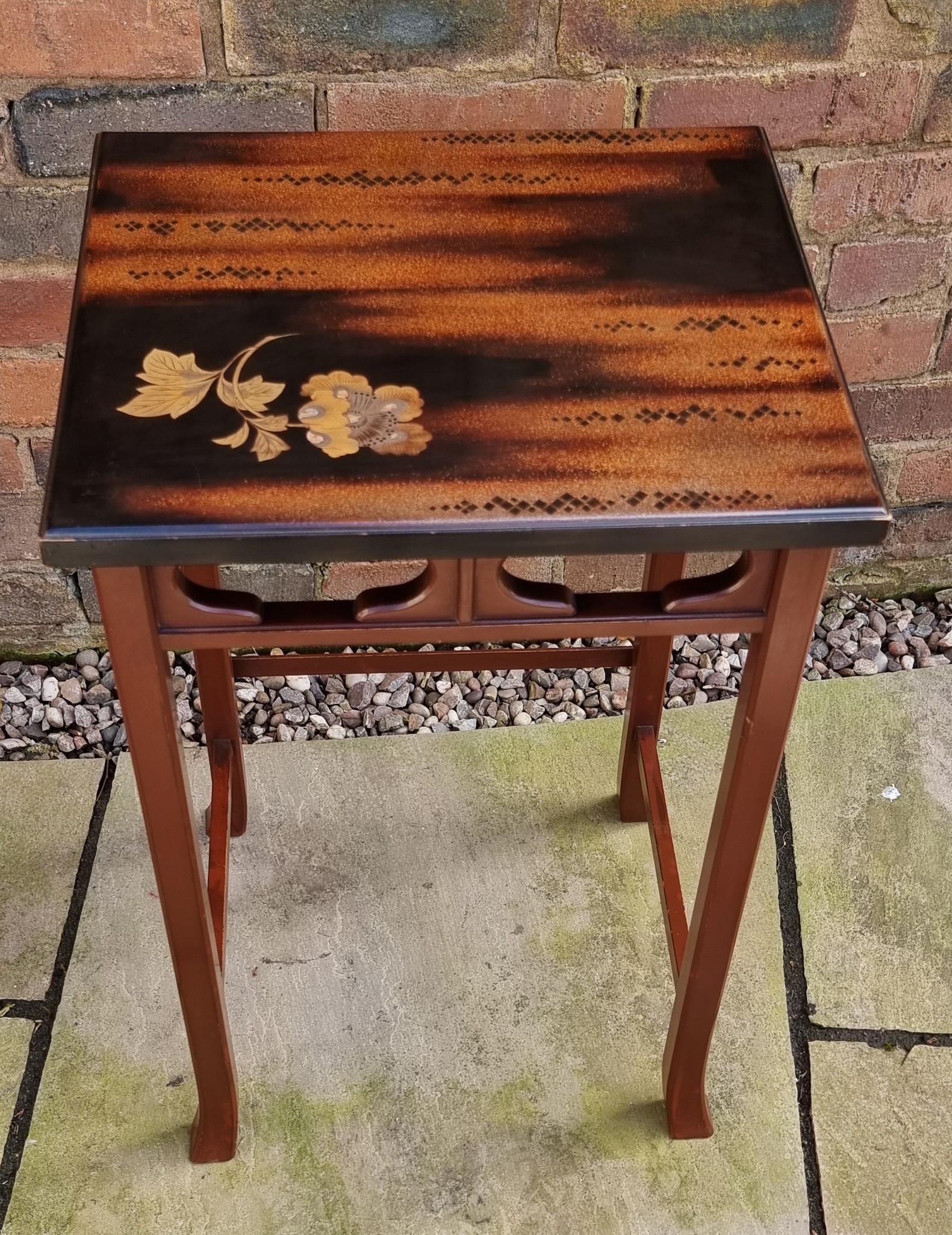 A nest of three Japanese hardwood and lacquer nest of tables circa 1910 For Sale 7