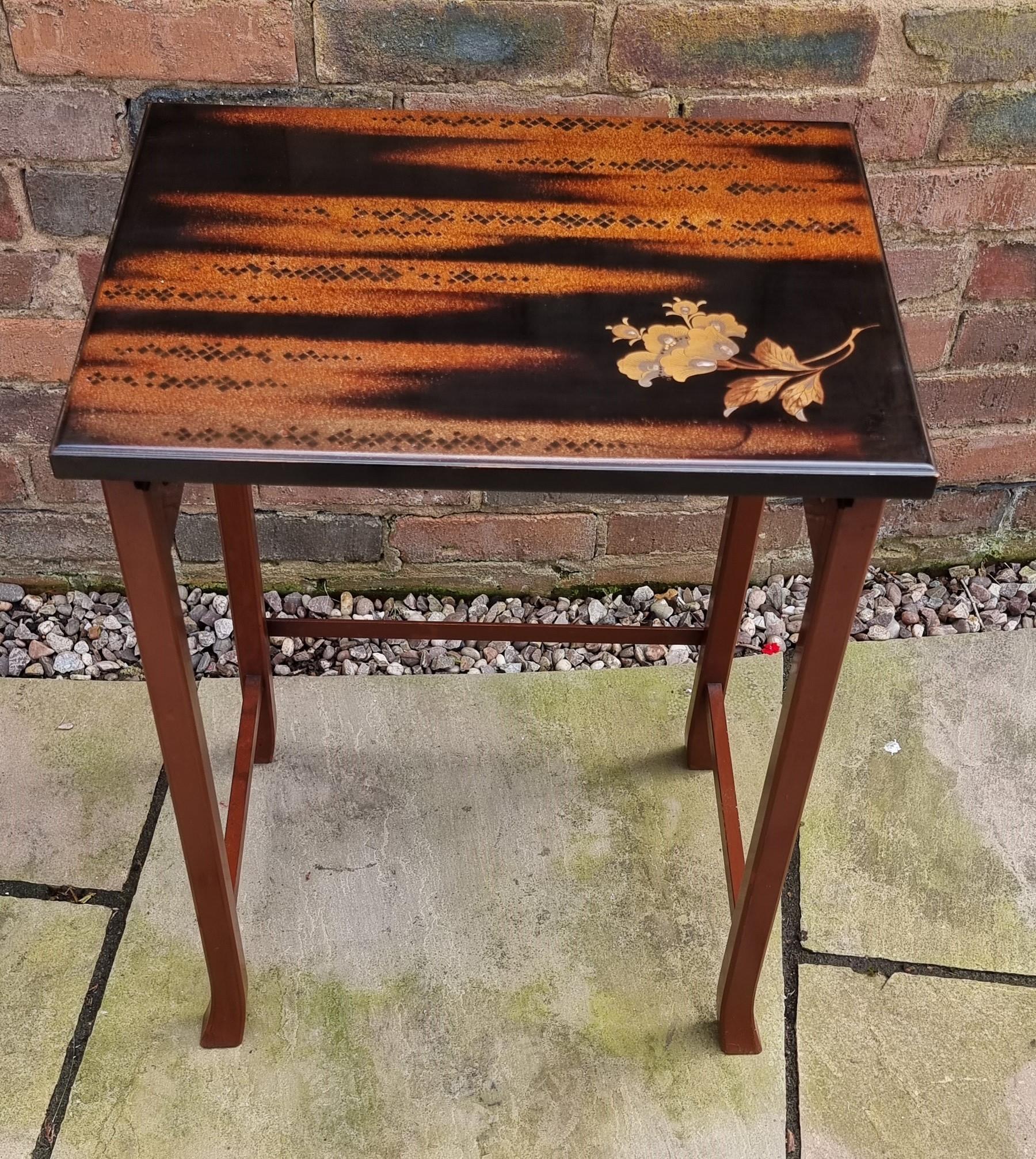 A nest of three Japanese hardwood and lacquer nest of tables circa 1910 For Sale 1