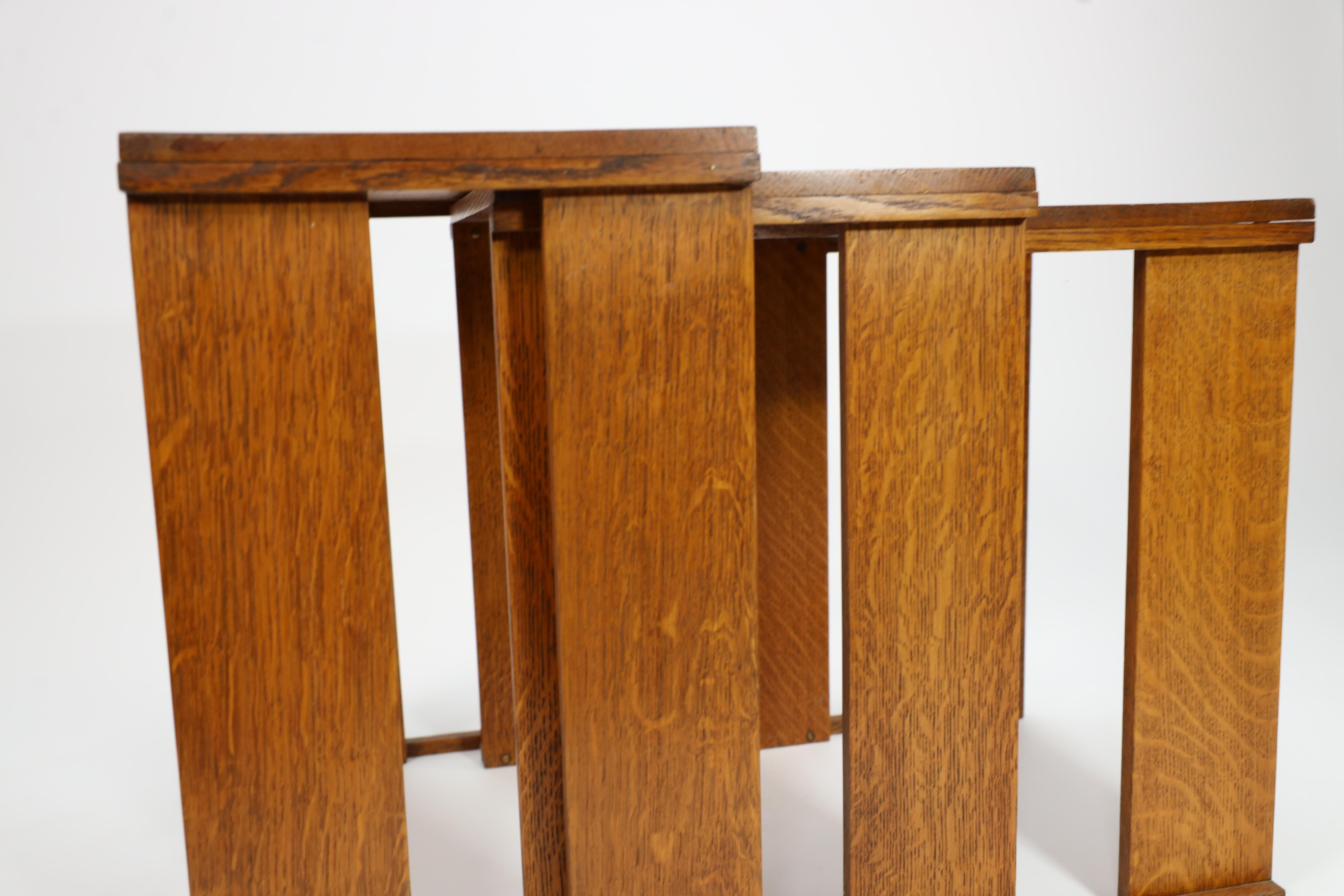 A nest of three Art Deco wild grain oak side tables of planked construction. 8
