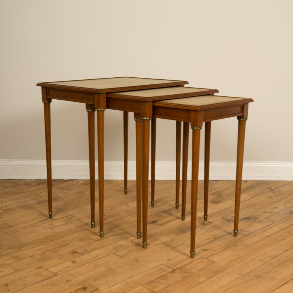 Nest of Three Mahogany Tables Attributed to Comte, Circa 1940 In Good Condition For Sale In Philadelphia, PA