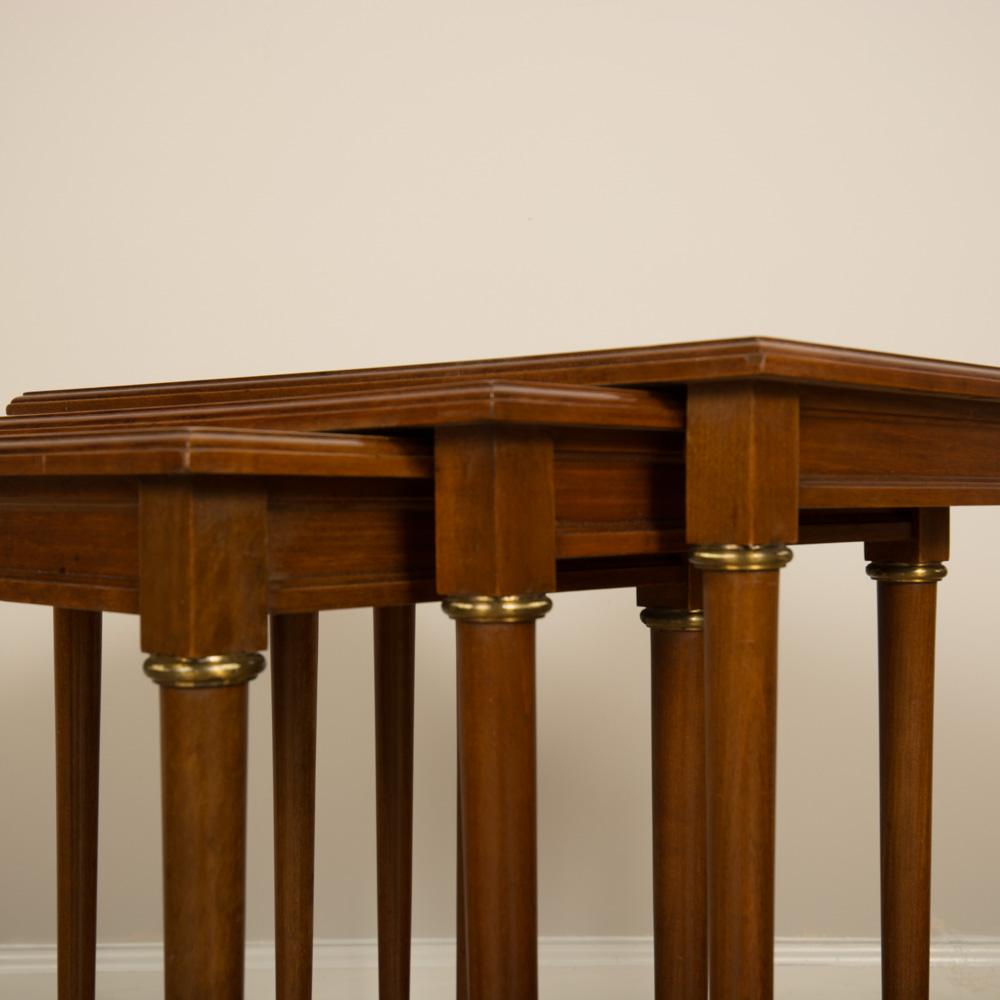 Mid-20th Century Nest of Three Mahogany Tables Attributed to Comte, Circa 1940 For Sale