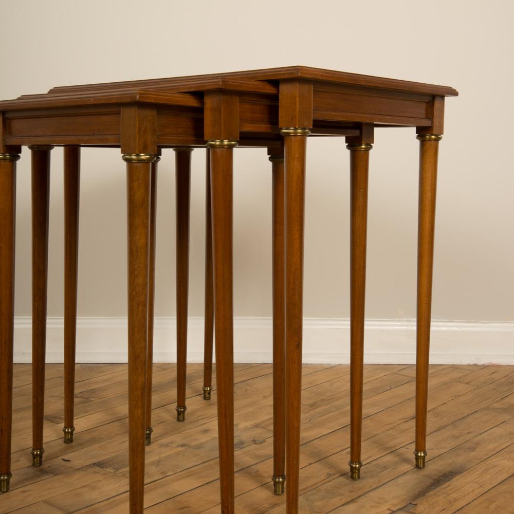 Nest of Three Mahogany Tables Attributed to Comte, Circa 1940 For Sale 1