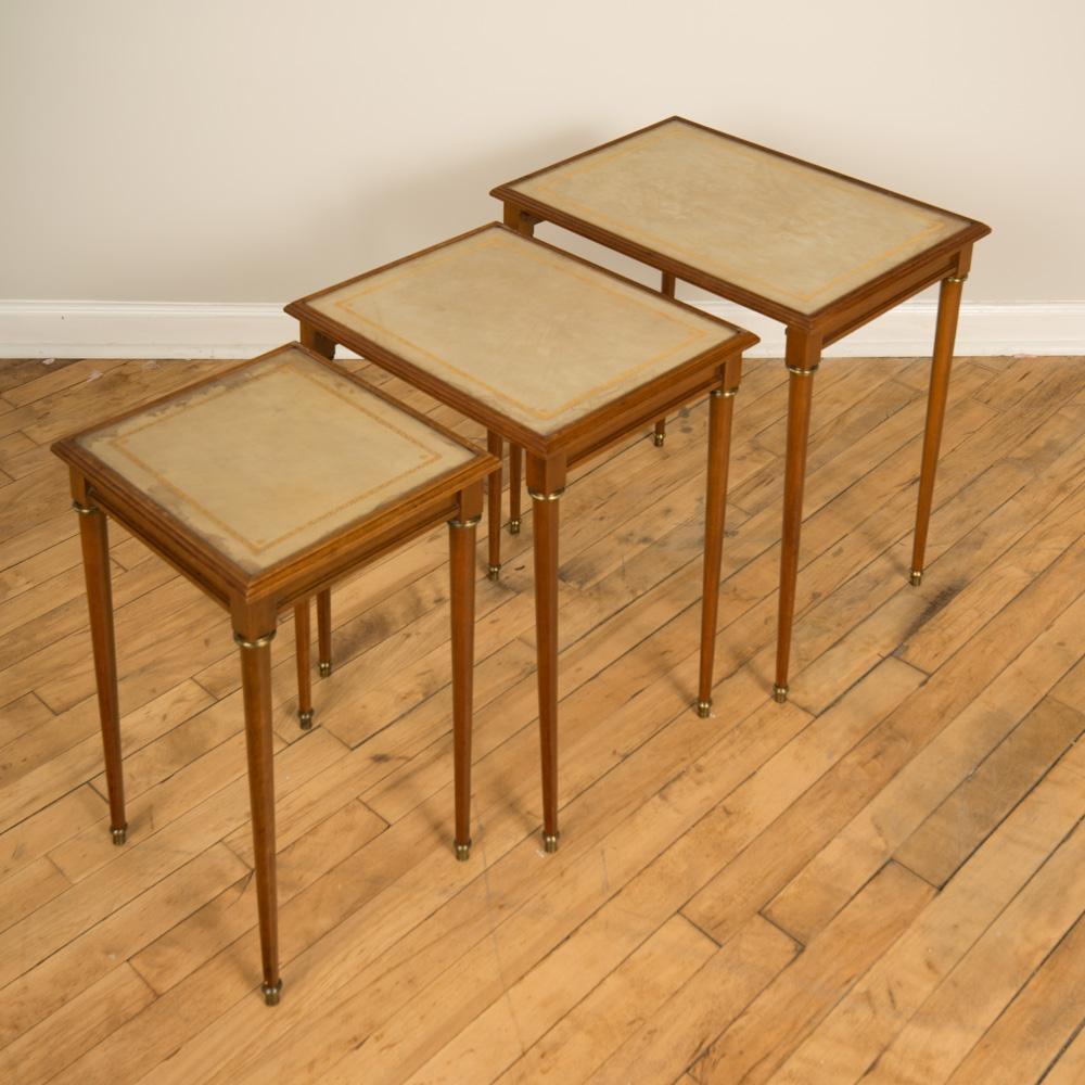 Nest of Three Mahogany Tables Attributed to Comte, Circa 1940 For Sale 3