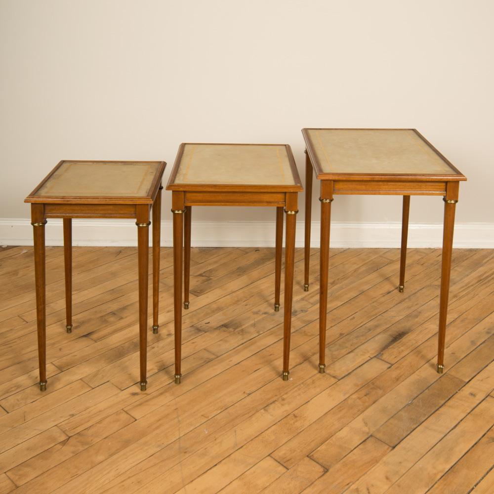 Nest of Three Mahogany Tables Attributed to Comte, Circa 1940 For Sale 4