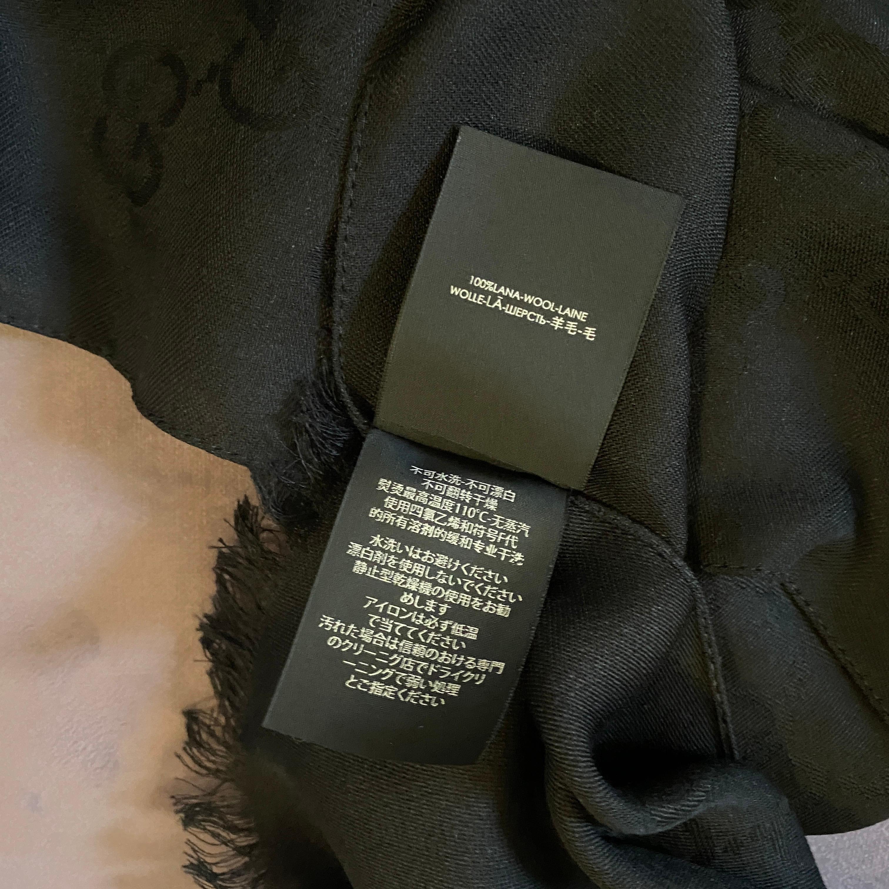 Gucci - Écharpe en laine noire « Never Used » avec logo continu  en vente 5