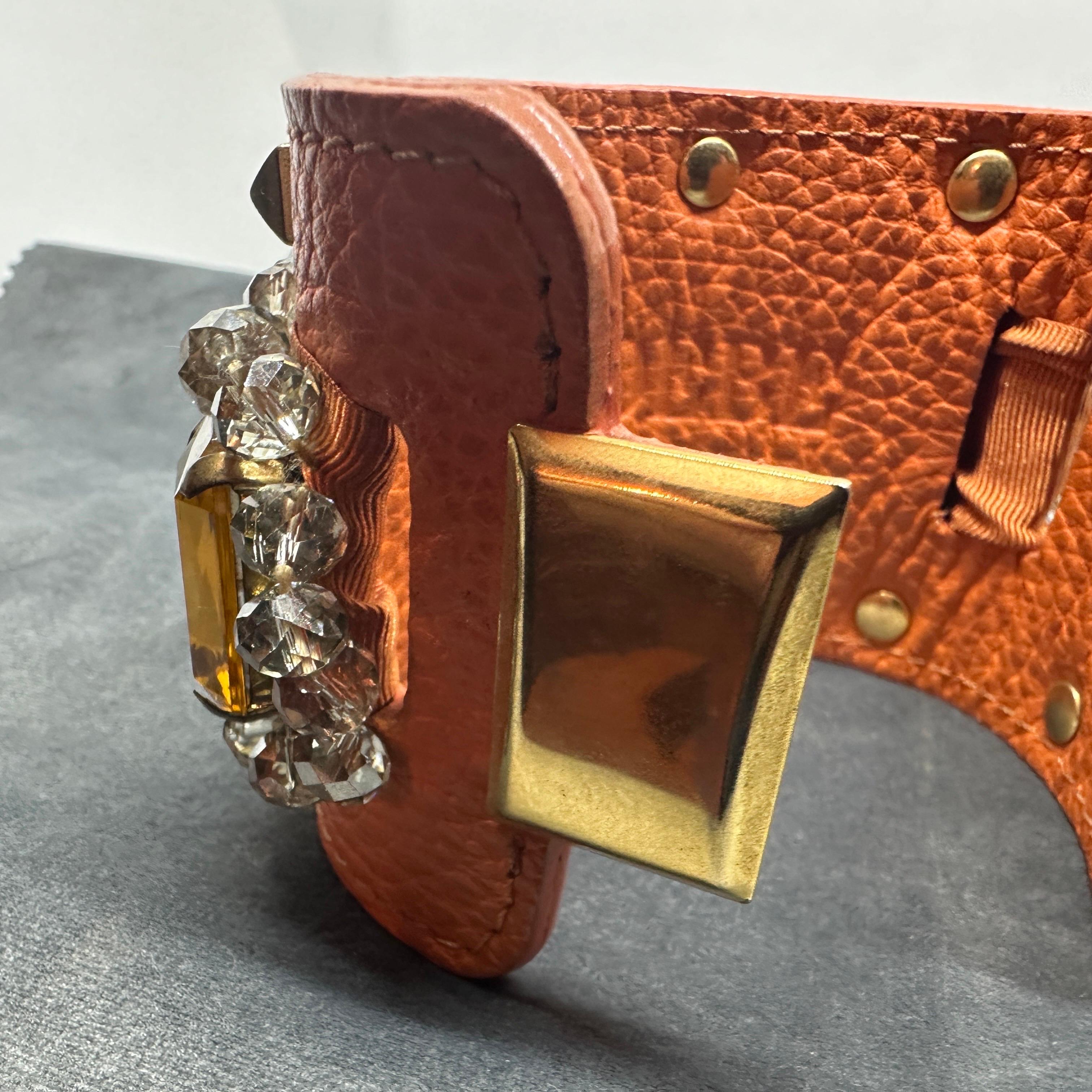 Bracciale in pelle marrone e gemme di strass mai indossato di Gedebé in vendita 6