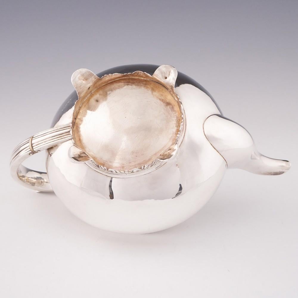 A Newcastle Sterling Silver Teapot, 1836 In Good Condition For Sale In Tunbridge Wells, GB