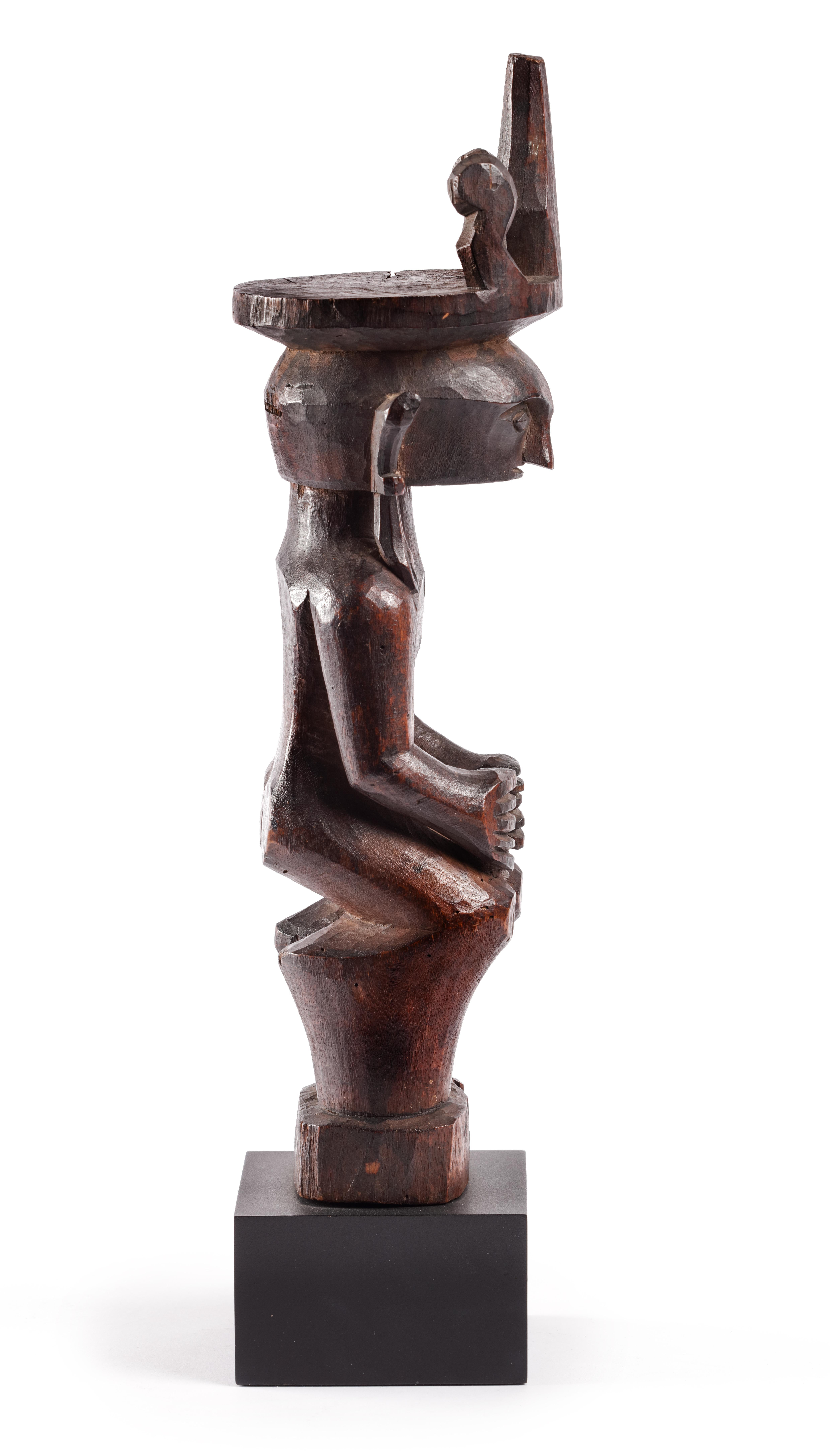 A Nias „Adu Zatua“, Holzskulptur eines Vorfahrens „Adu Zatua“ (Geschnitzt) im Angebot
