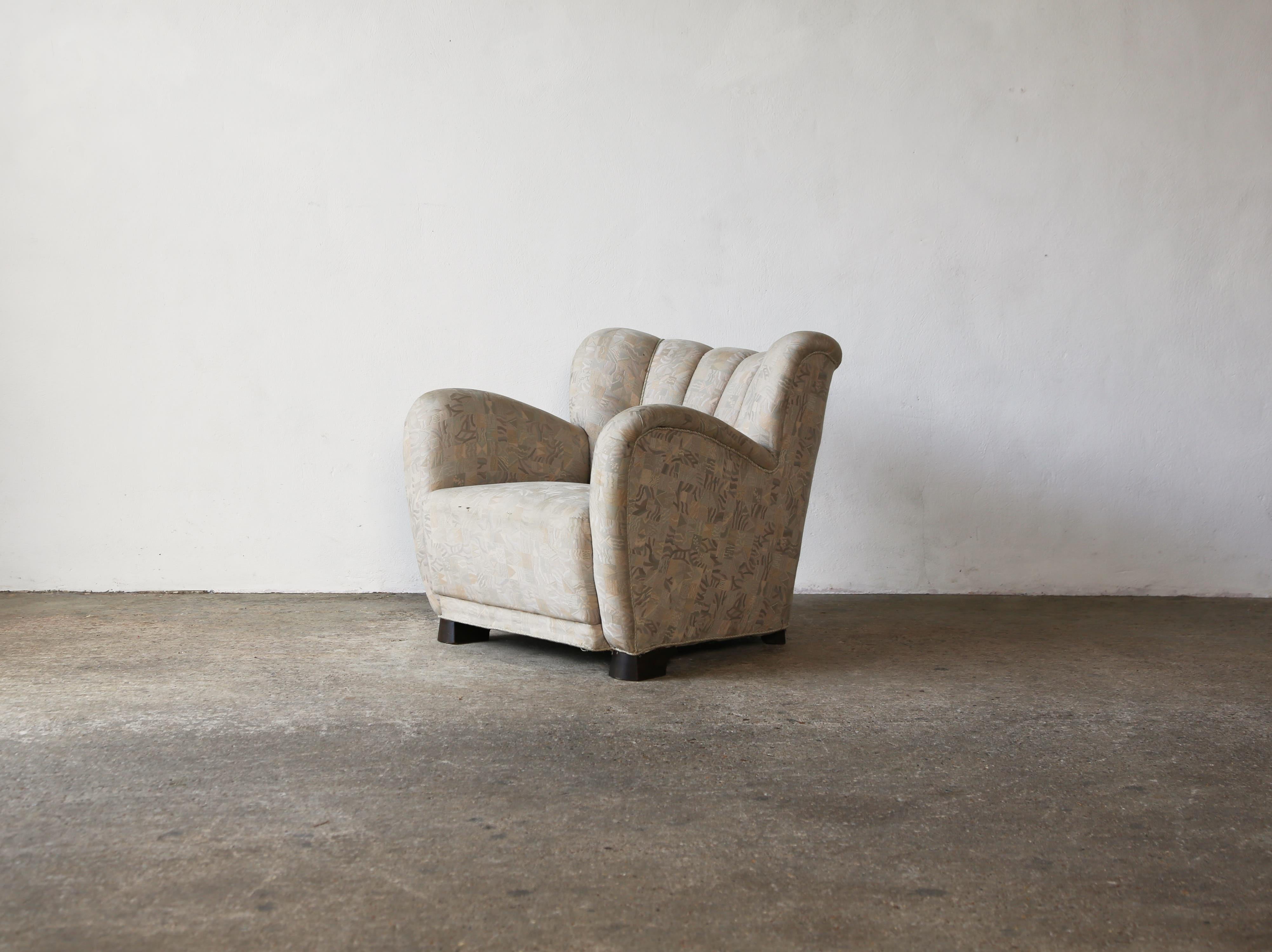 Un bonito sillón bien formado, Dinamarca, años 50.  Estructuralmente sólido.  Apto para retapizado.  Envío rápido a todo el mundo.
 


