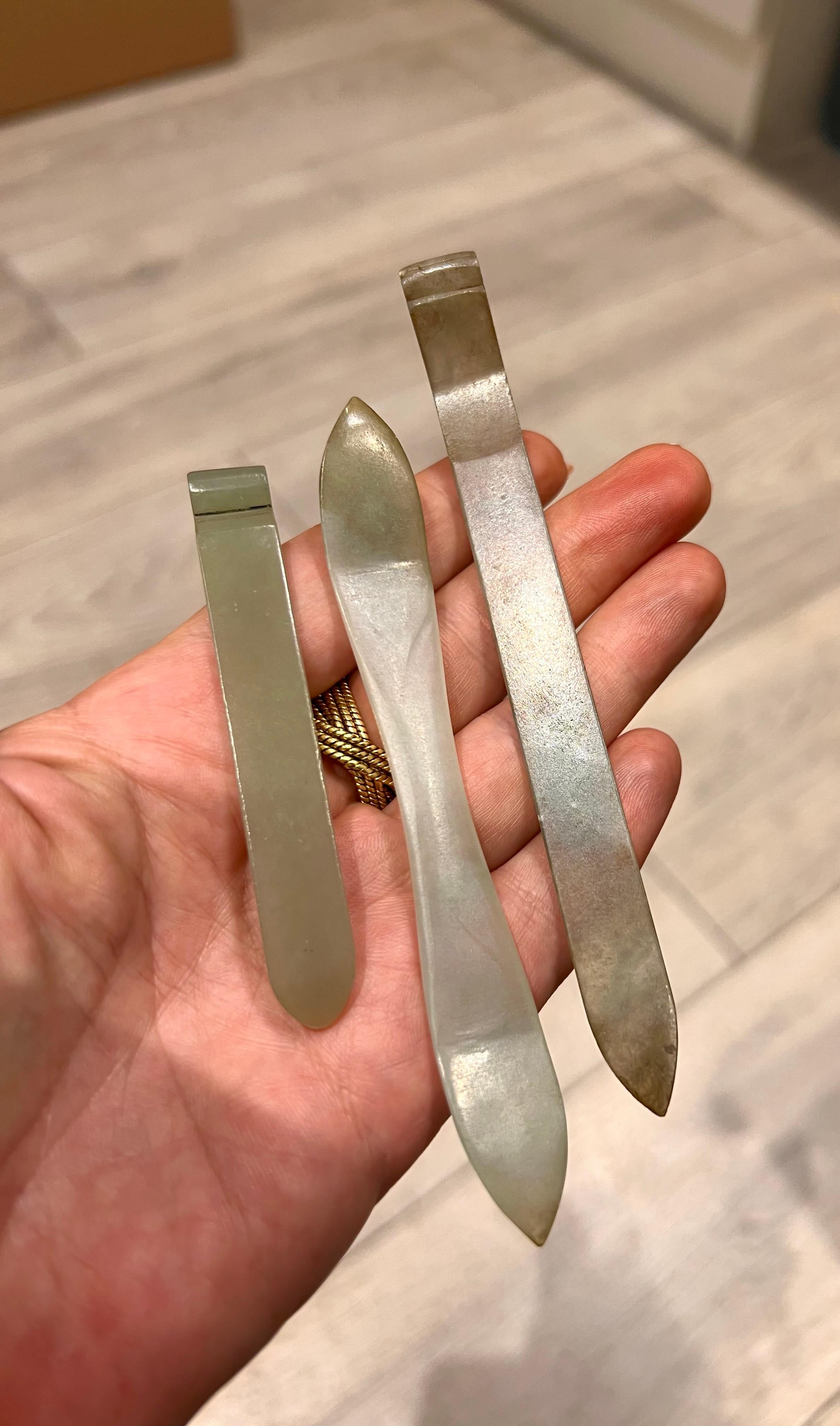 A Nice Collection of 19th Chinese Jade nephrite and jadeite hair ornaments For Sale 3
