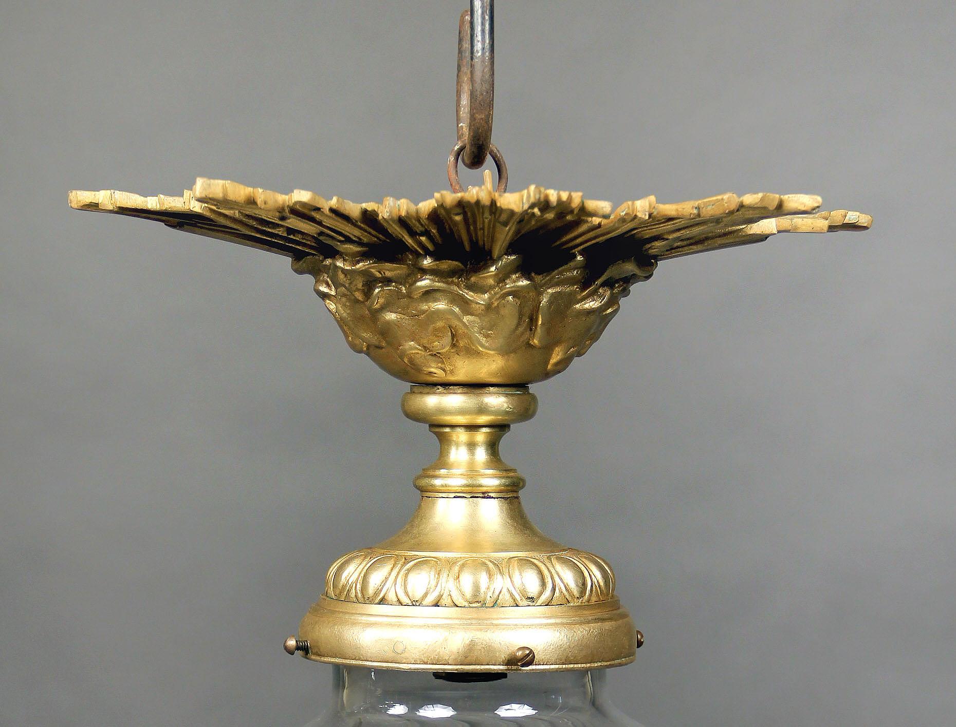 Schöner Plafonnier aus vergoldeter Bronze und Glas aus dem frühen 20. Jahrhundert (Vergoldet) im Angebot