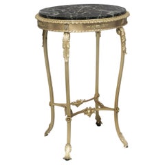 Belle table d'appoint en bronze doré de style Louis XV du début du 20e siècle