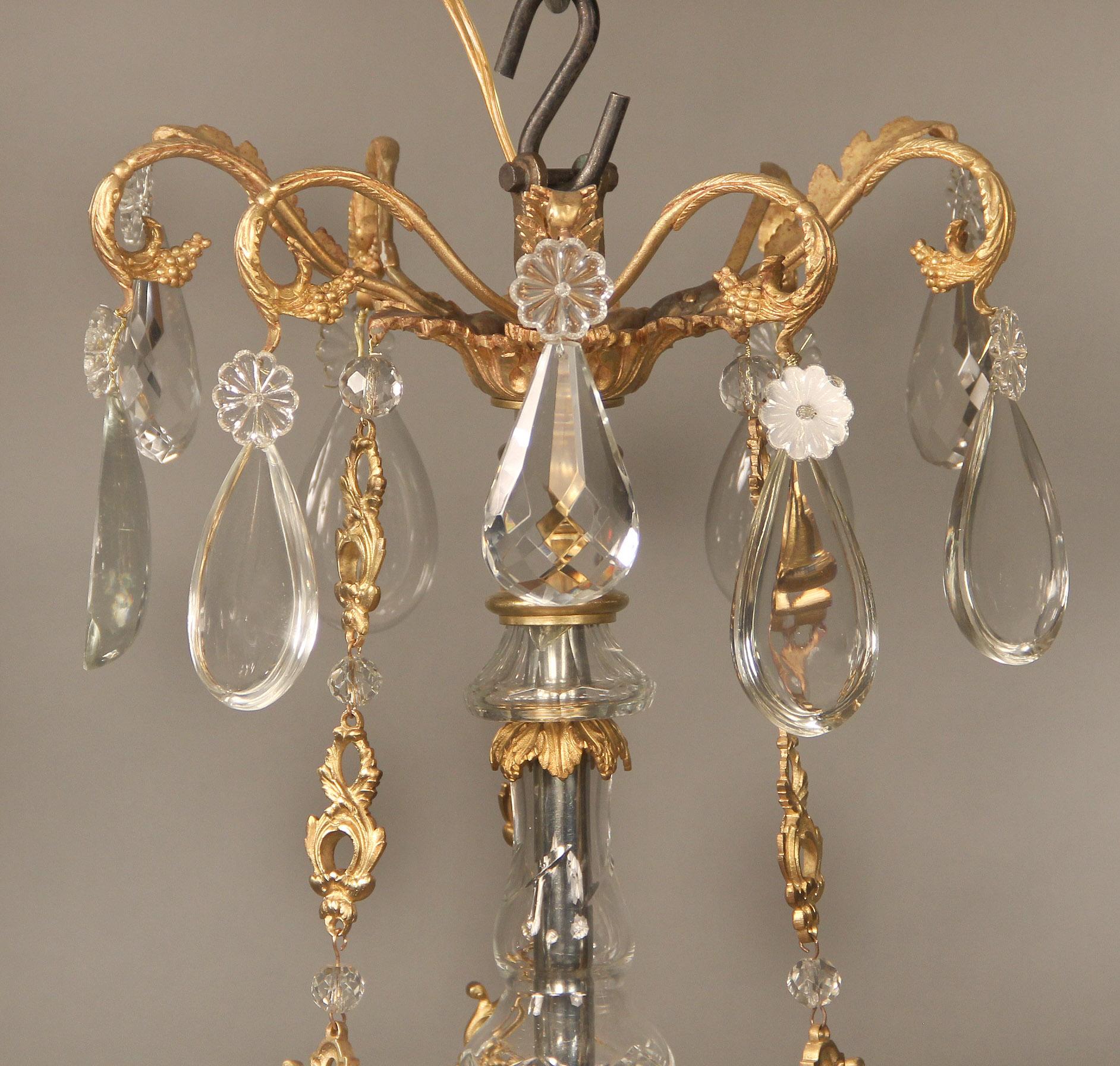 Joli lustre à neuf lumières en bronze doré et cristal de la fin du XIXe siècle Bon état - En vente à Long Island City, NY