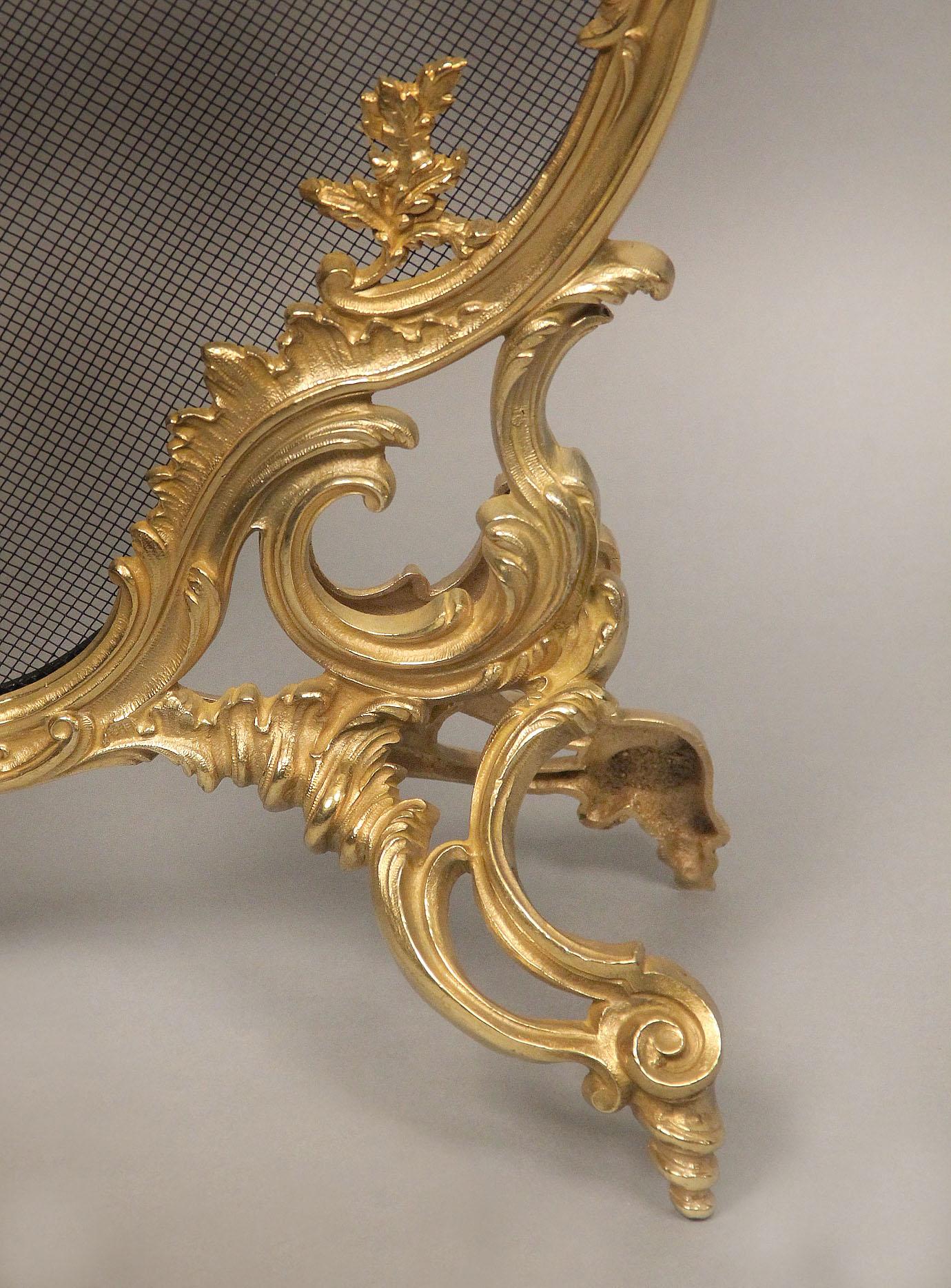 Schöner vergoldeter Bronze-Kaminschirm aus dem späten 19. im Zustand „Gut“ im Angebot in New York, NY