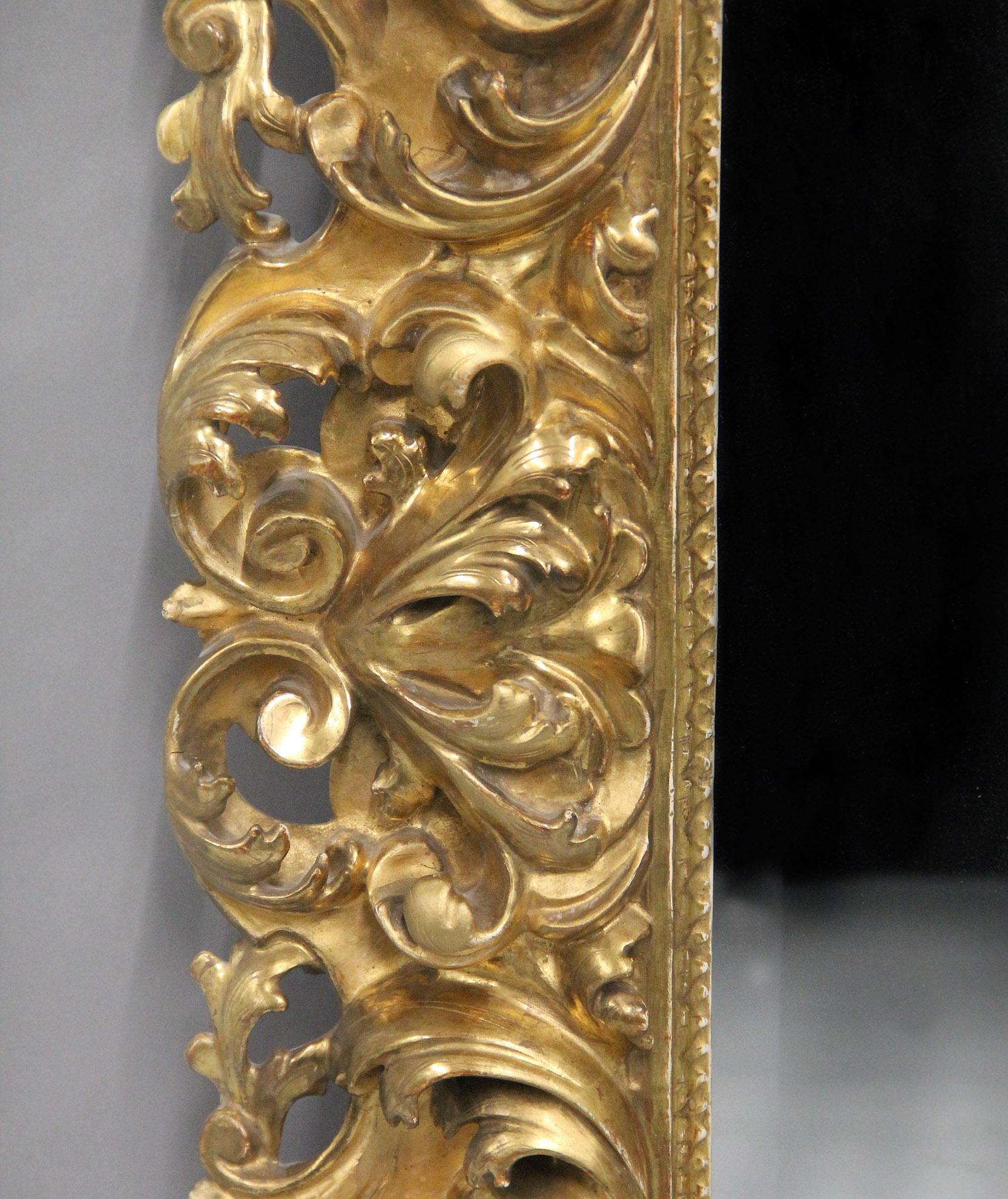 Joli miroir en bois doré sculpté à la main de style rococo de la fin du 19e siècle Bon état - En vente à Long Island City, NY