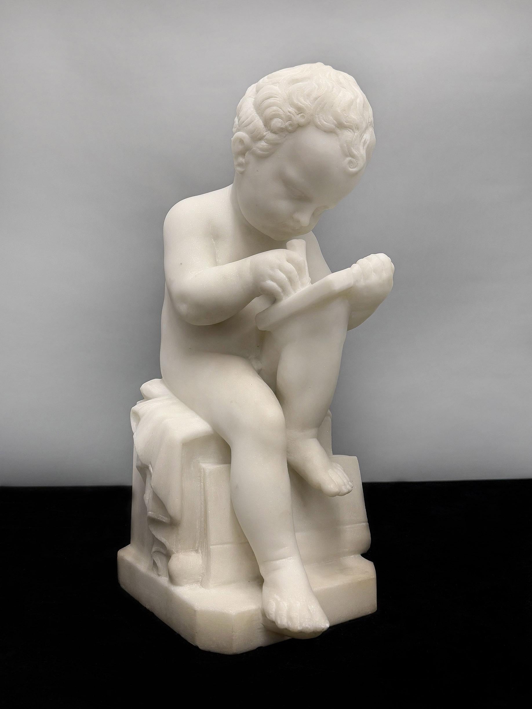 Belle Époque Beau marbre blanc de Carrare italien de la fin du 19e siècle représentant un garçon dessiné en vente