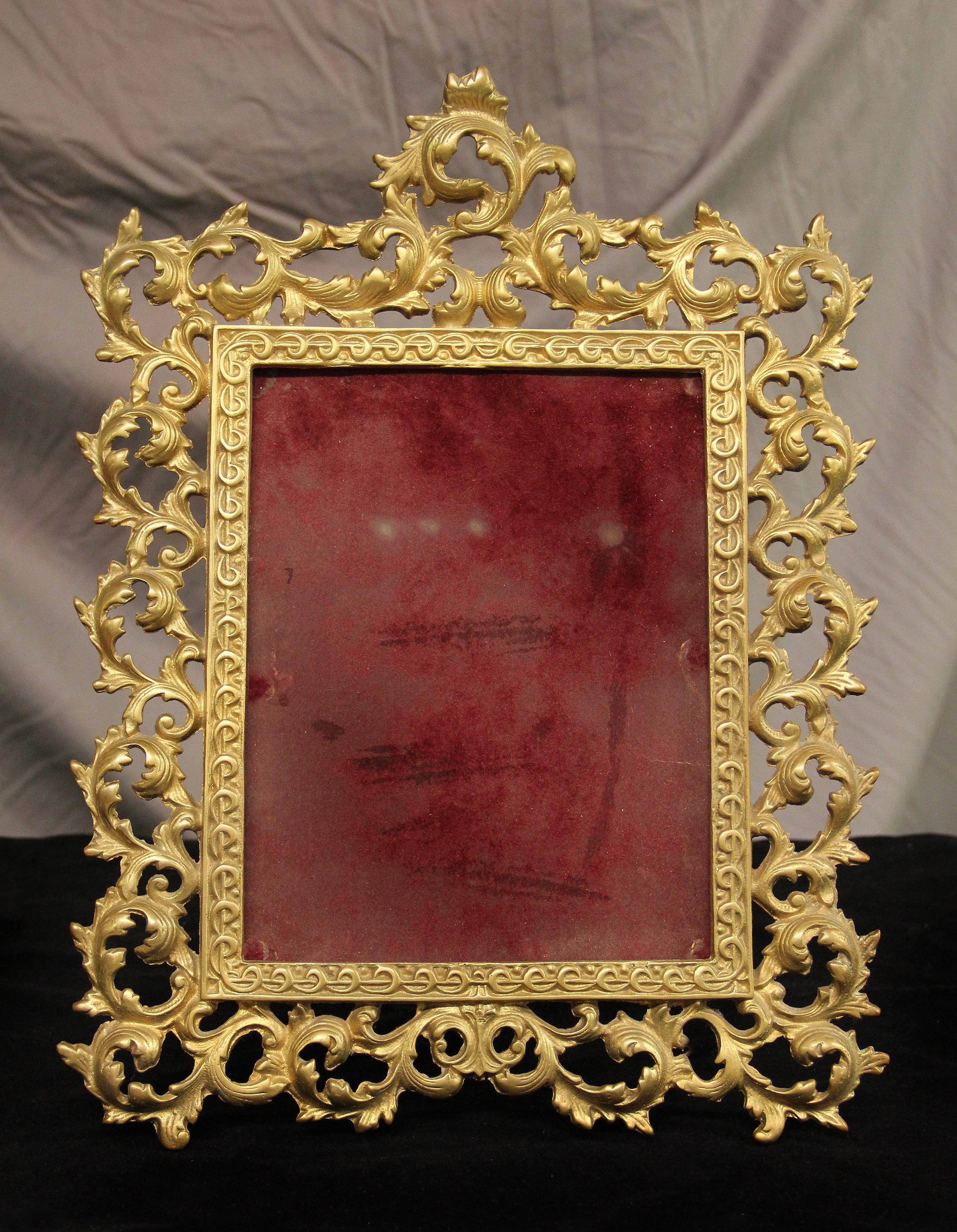 A nice pair of early 20th century gilt bronze picture frames

In beautiful Rococo style.
