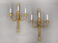 Schönes Paar vergoldeter Bronze-Wandleuchter des frühen 20. Jahrhunderts mit drei Lichtern