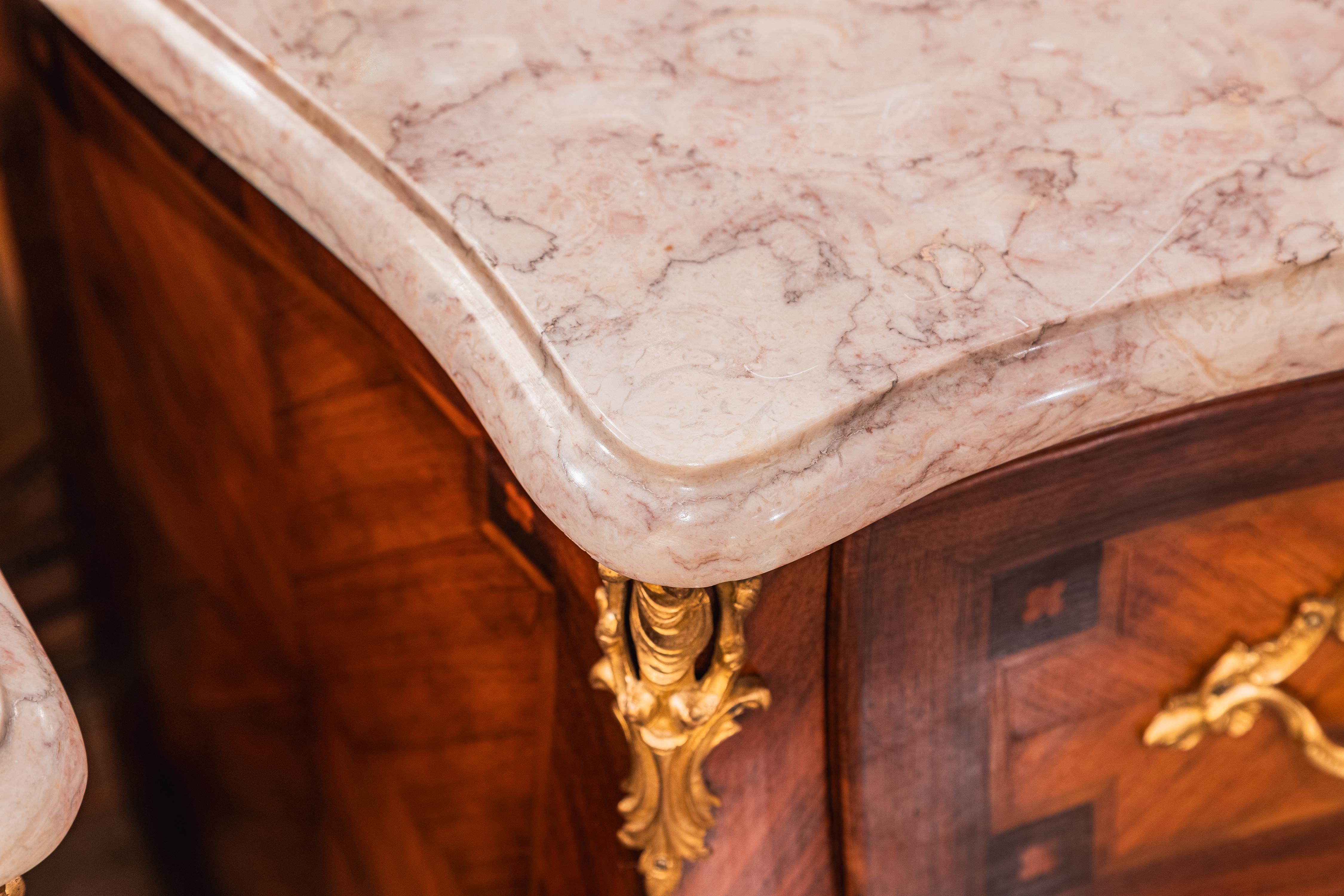 A nice pair of late 19th c French nightstand commodes with gilt bronze mounts In Good Condition For Sale In Dallas, TX