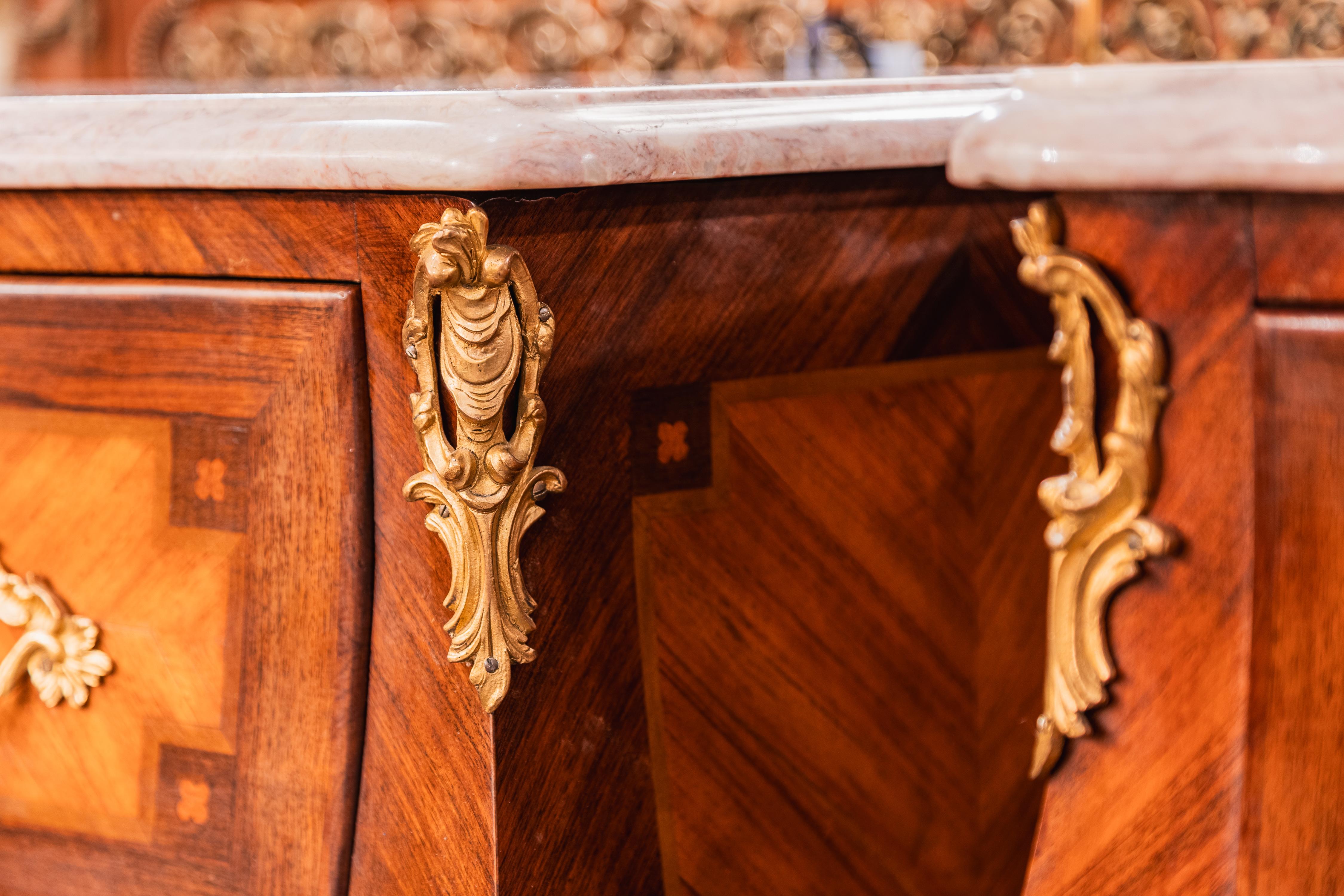 Bronze A nice pair of late 19th c French nightstand commodes with gilt bronze mounts For Sale
