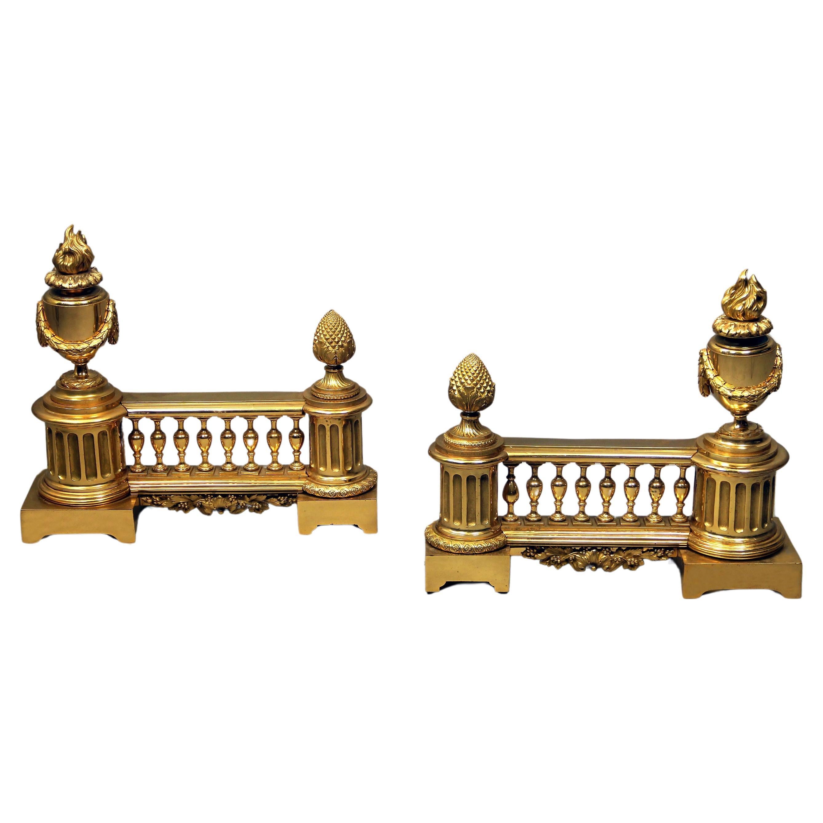 Belle paire de chenets en bronze doré de la fin du XIXe siècle