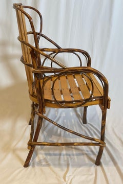 Una bella poltrona vintage in bengala Adirondack con finitura tartaruga