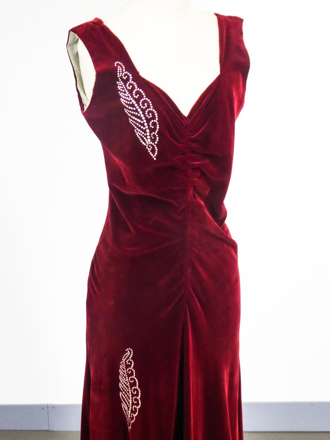 A Nicole Groult / Paul Poiret Evening Dress in Velvet and Rhinestones Circa 1935 For Sale 2