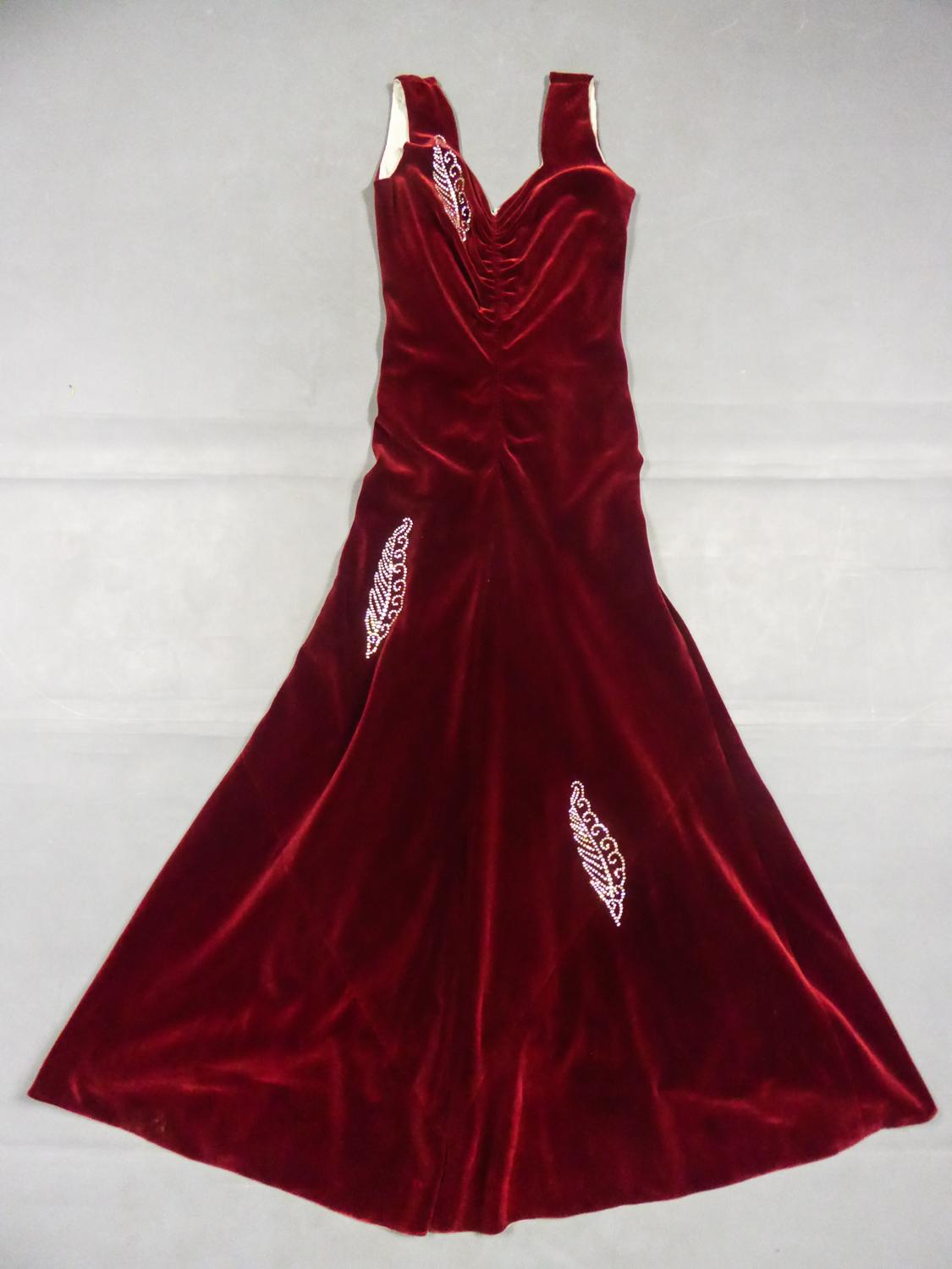 A Nicole Groult / Paul Poiret Evening Dress in Velvet and Rhinestones Circa 1935 For Sale 6