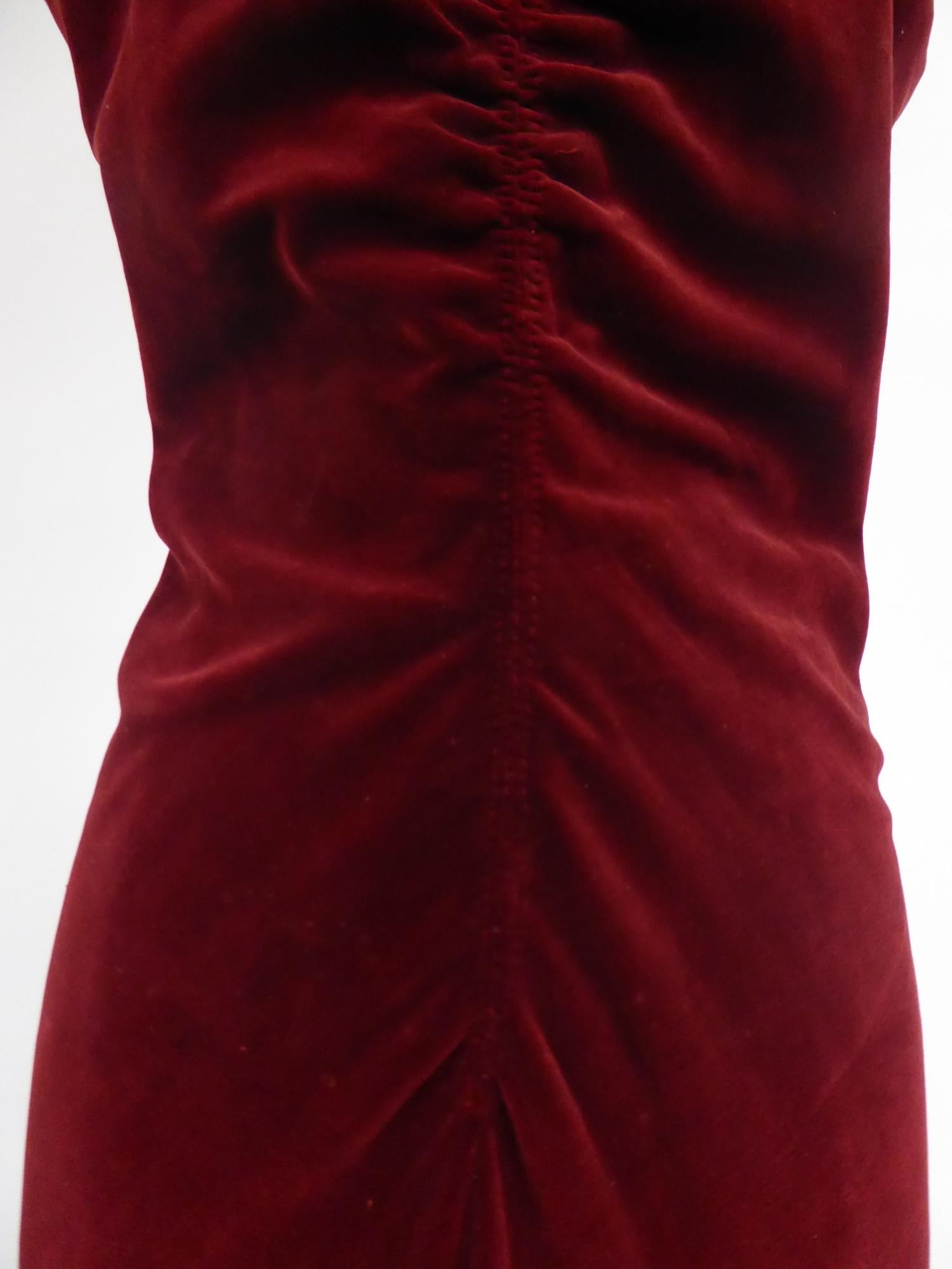 Un vestido de noche Nicole Groult / Paul Poiret de terciopelo y pedrería circa 1935 en venta 8
