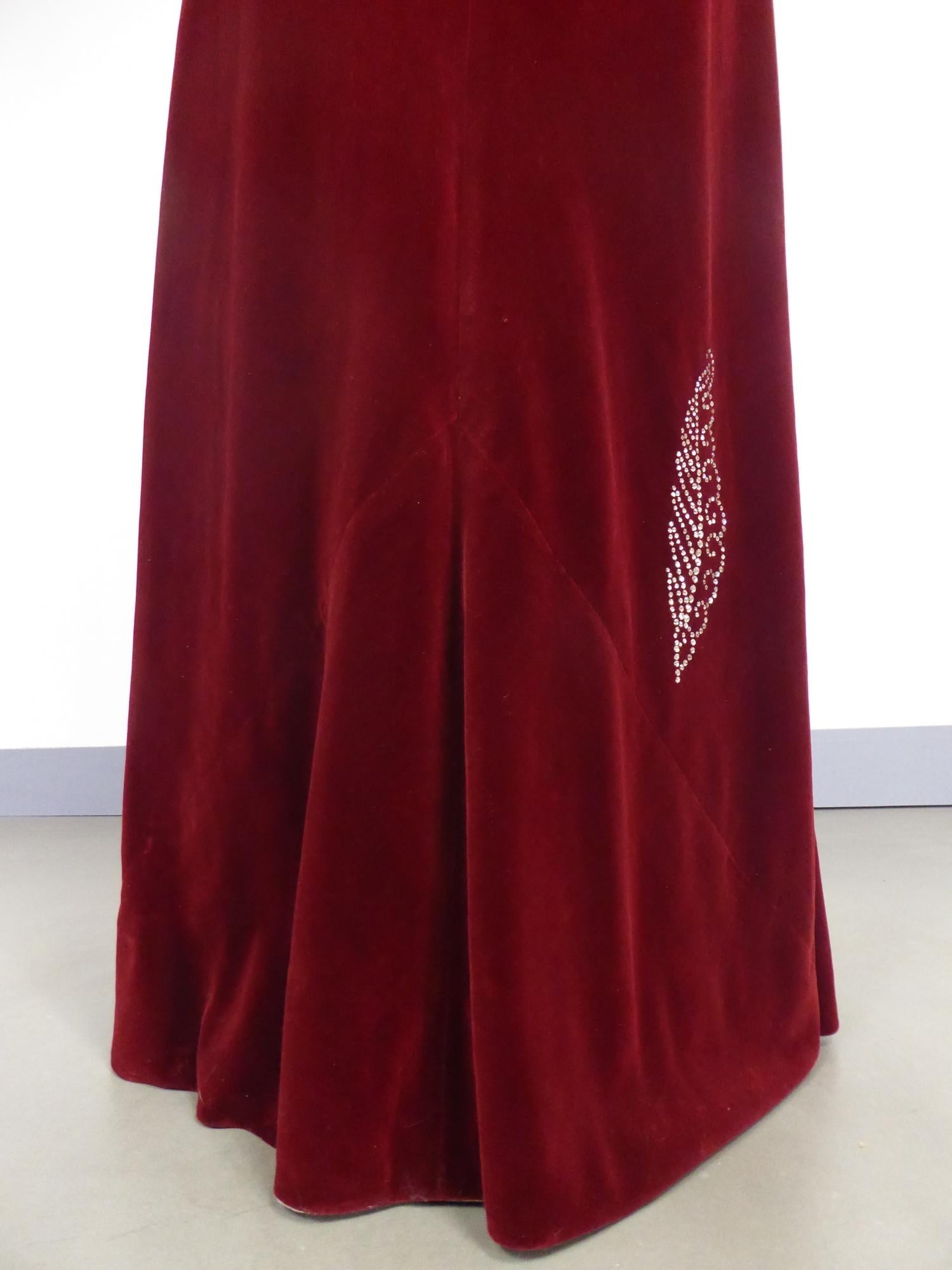 Un vestido de noche Nicole Groult / Paul Poiret de terciopelo y pedrería circa 1935 en venta 11