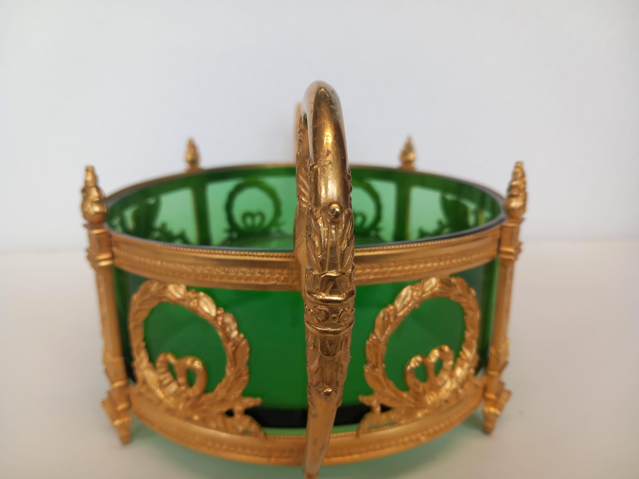 A nineteenth century French gilt bronze and glass jardiniere In Good Condition In London, GB