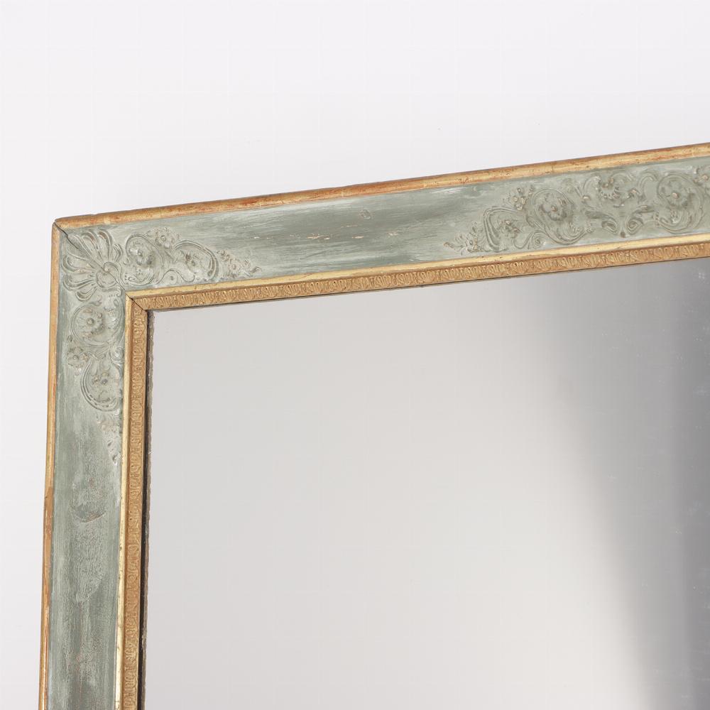 Ein französischer bemalter und vergoldeter Spiegel aus dem neunzehnten Jahrhundert.  (Französisch) im Angebot