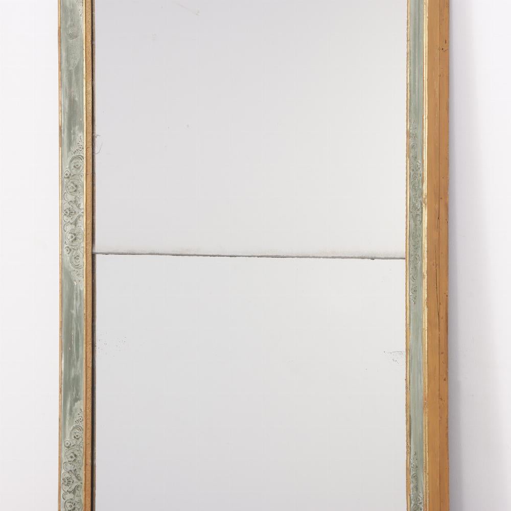 Ein französischer bemalter und vergoldeter Spiegel aus dem neunzehnten Jahrhundert.  (Gemalt) im Angebot
