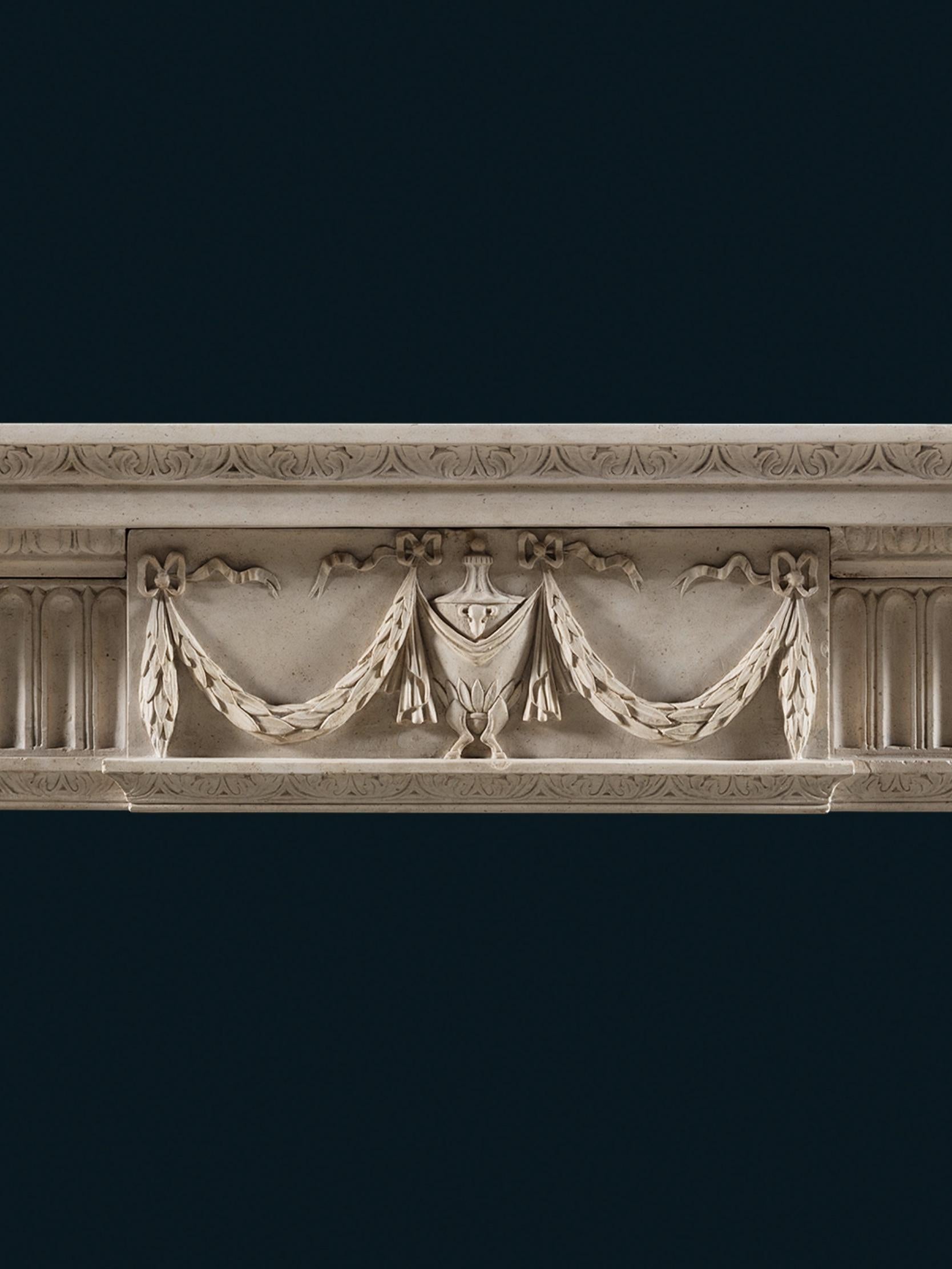 Ein Kalkstein-Kaminsims aus dem neunzehnten Jahrhundert im Stil von Inigo Jones (Regency) im Angebot