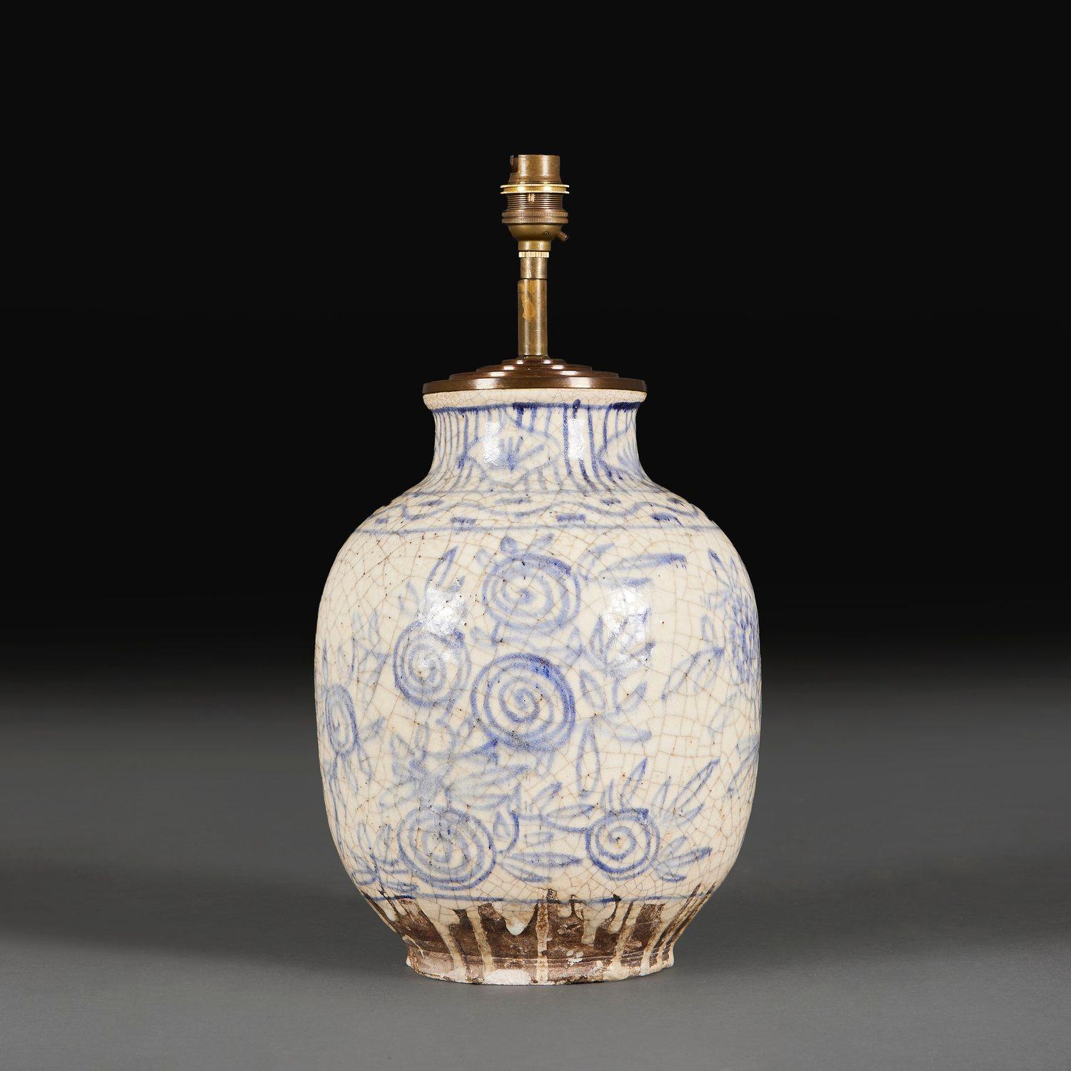 Persische Vase aus dem neunzehnten Jahrhundert, jetzt als Lampe im Zustand „Gut“ in London, GB