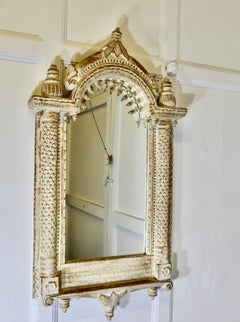 Specchio da parete alto ad arco dipinto in Nord Africa  Un pezzo incantevole