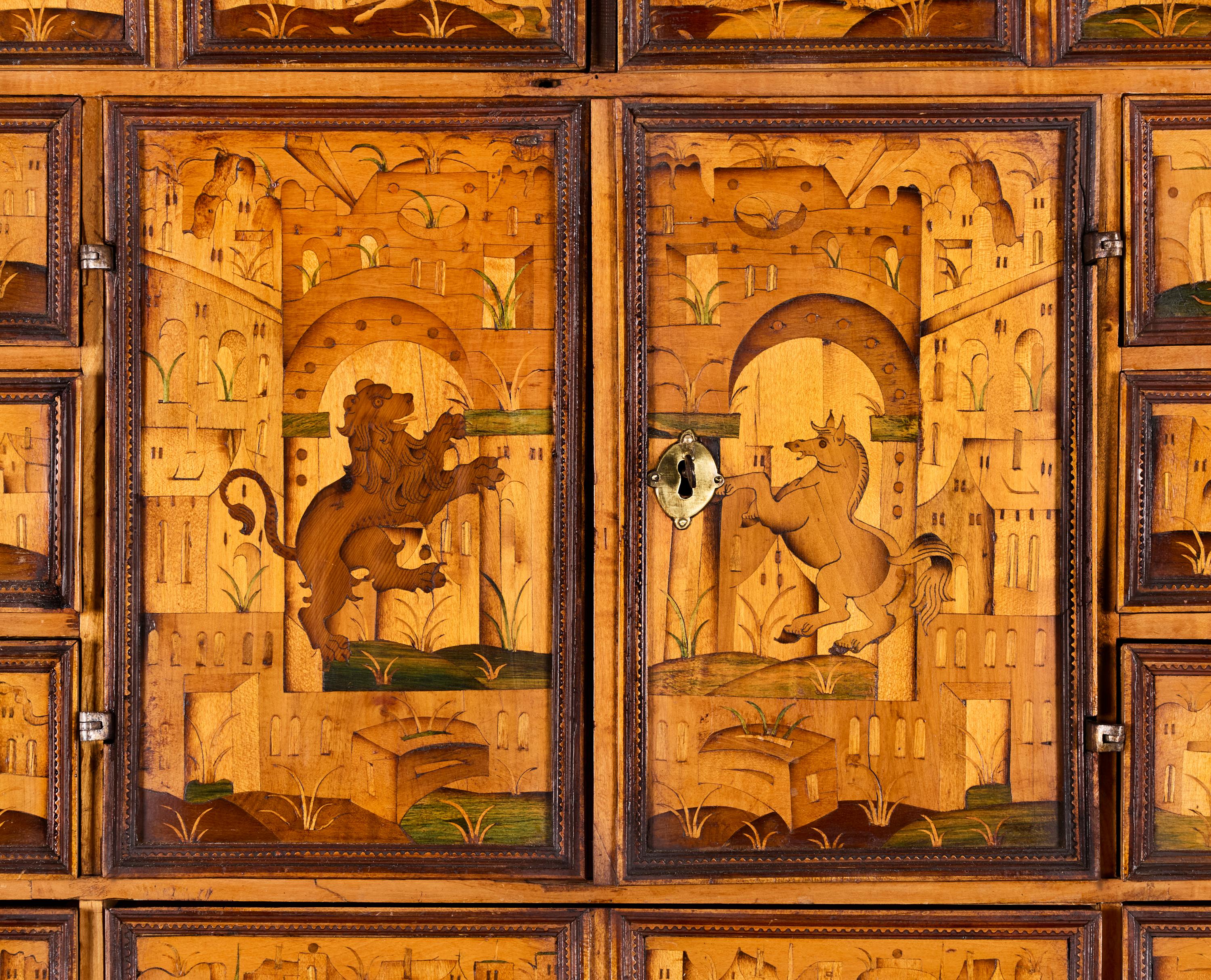 Armadio con intarsio in noce del XVIII secolo. in vendita 1