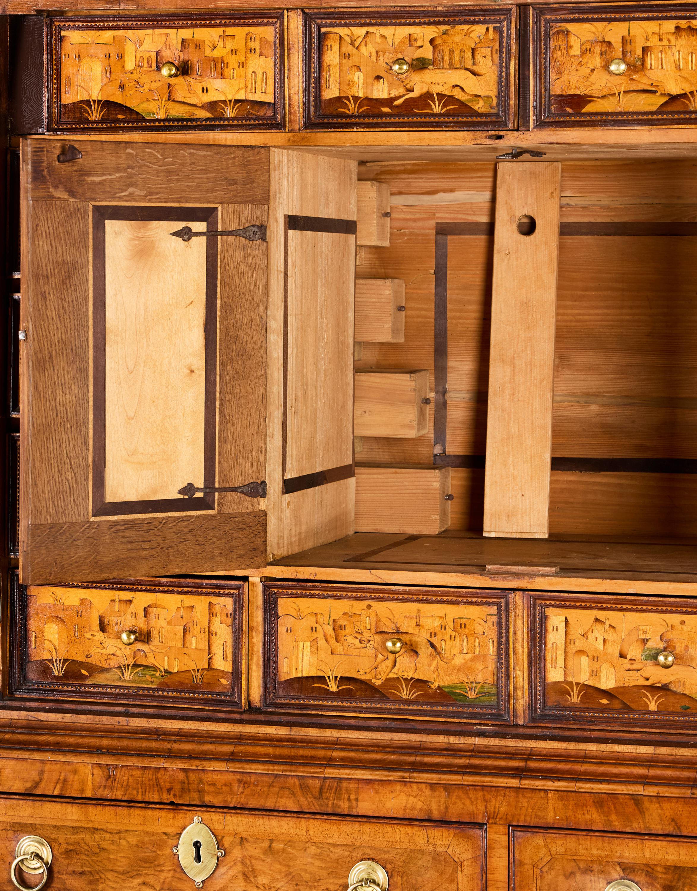 Armadio con intarsio in noce del XVIII secolo. in vendita 2